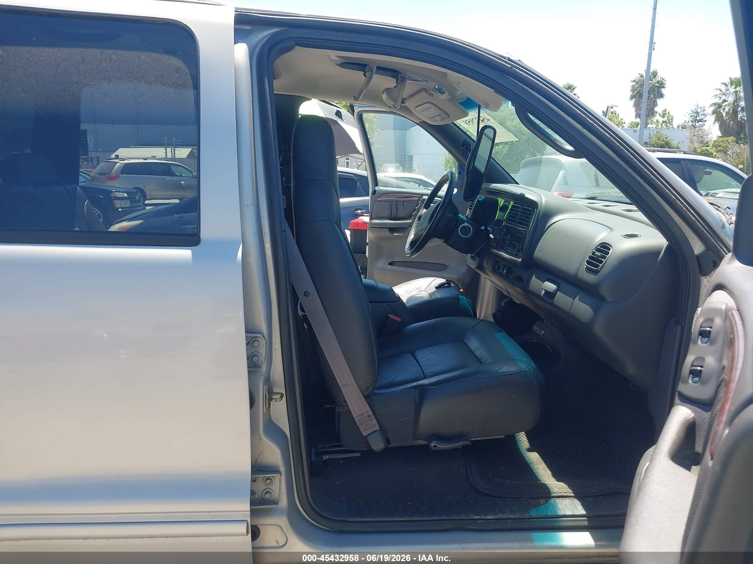2000 Dodge Durango   Gray vin: 1B4HS28NXYF265037