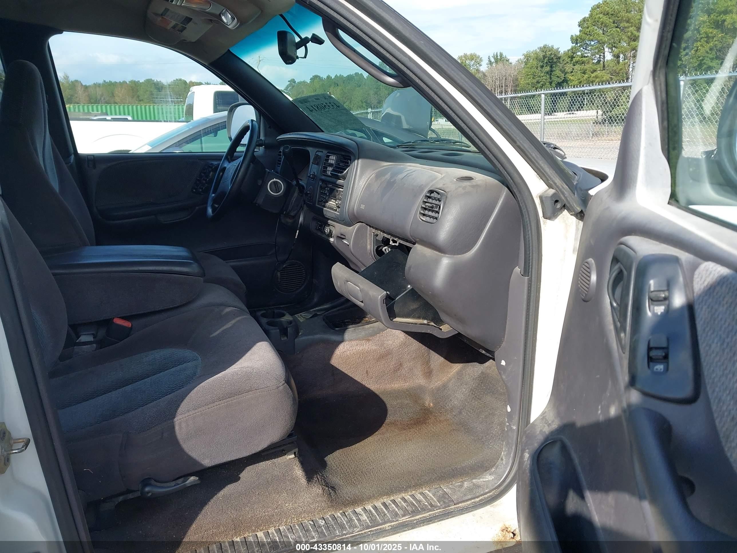1999 Dodge Durango   White vin: 1B4HS28Y1XF590930