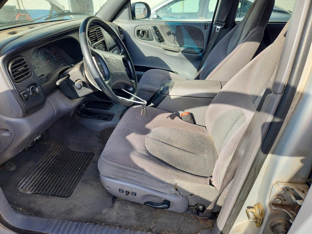 1998 Dodge Durango Silver vin: 1B4HS28Y6WF132153