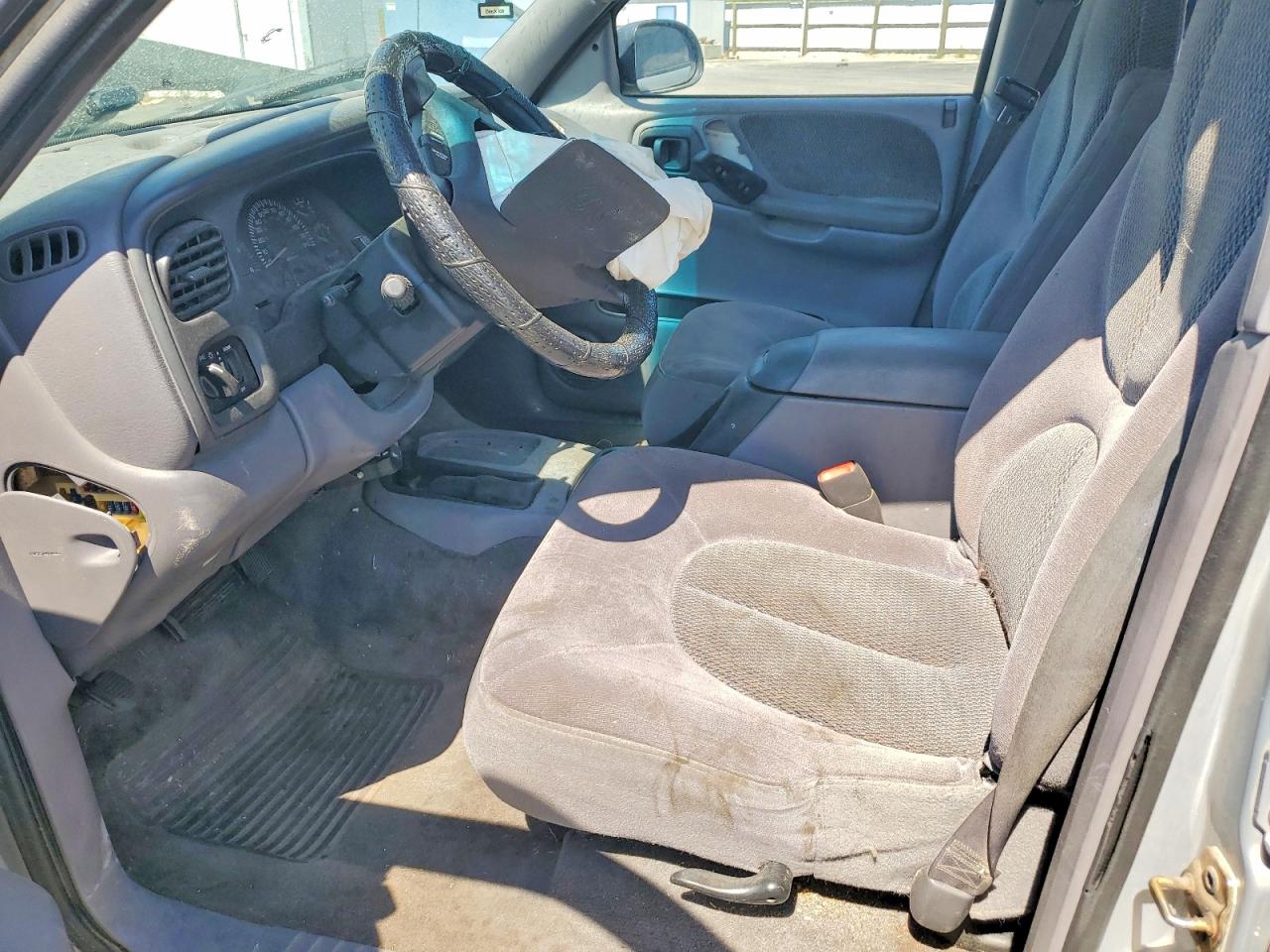 1999 Dodge Durango Silver vin: 1B4HS28YXXF658741