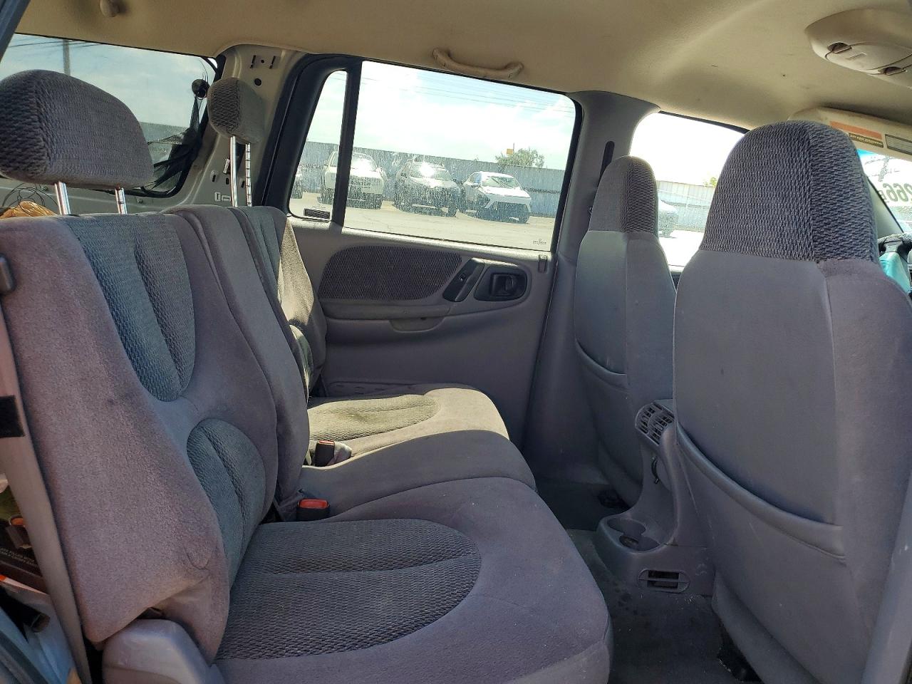 1999 Dodge Durango Silver vin: 1B4HS28YXXF658741