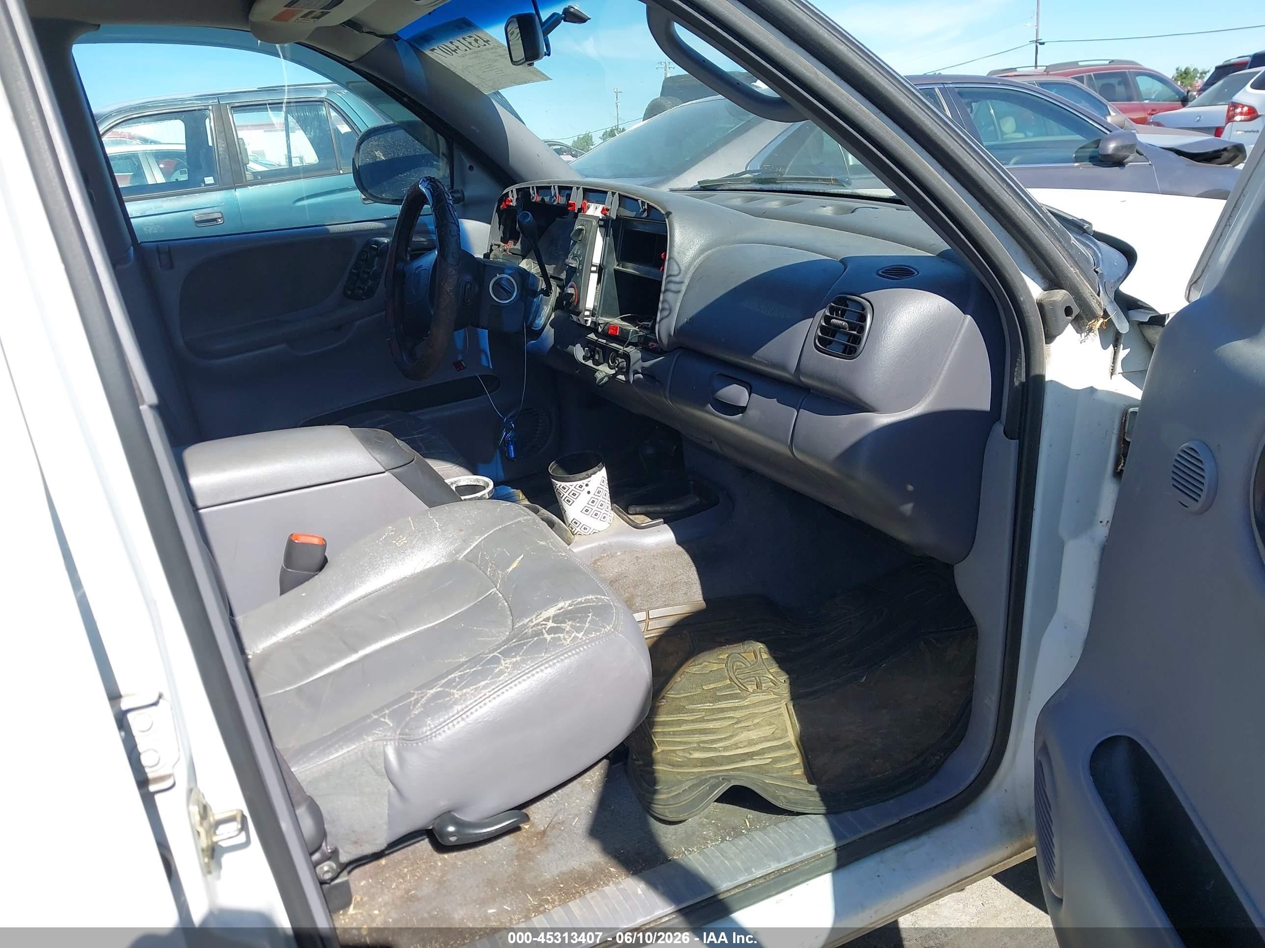 1999 Dodge Durango   White vin: 1B4HS28Z3XF643765