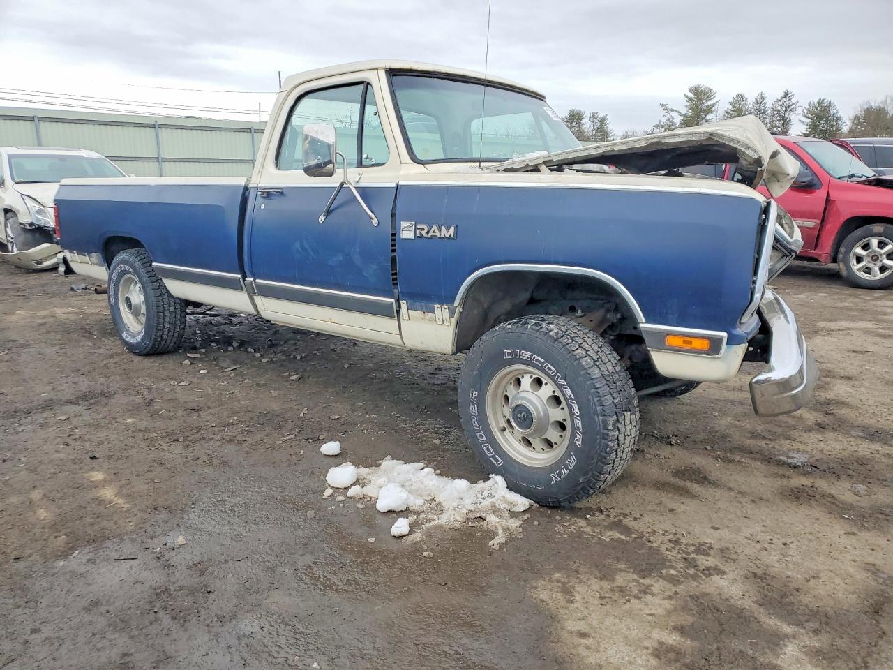 1987 Dodge D-series D150 Two Tone vin: 1B7FD14H0HS306278