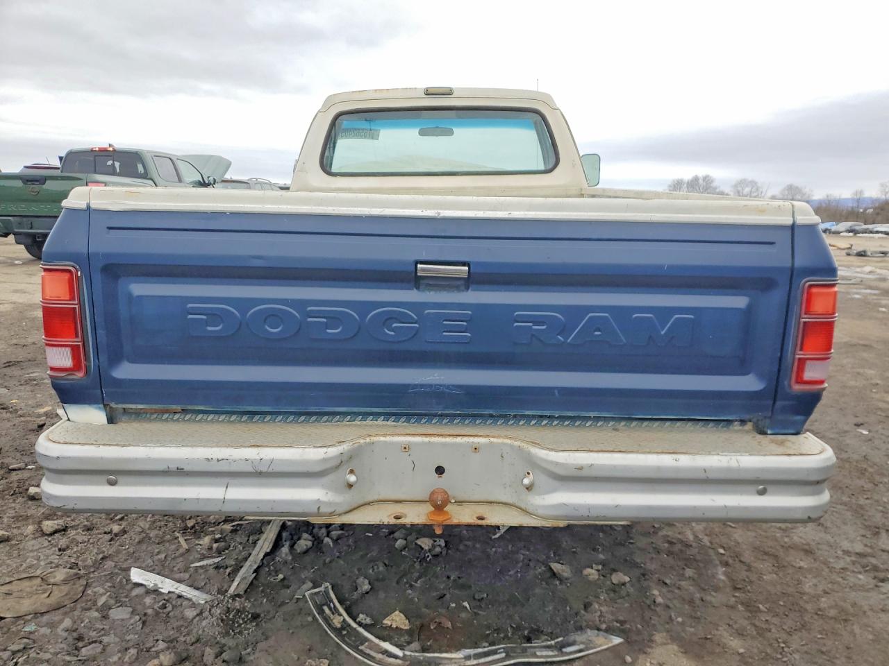 1987 Dodge D-series D150 Two Tone vin: 1B7FD14H0HS306278