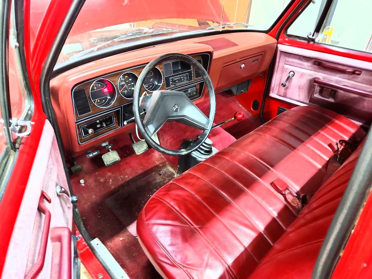 1985 Dodge D-series D100 Red vin: 1B7FD14H2FS625050