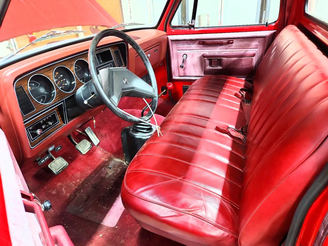 1985 Dodge D-series D100 Red vin: 1B7FD14H2FS625050