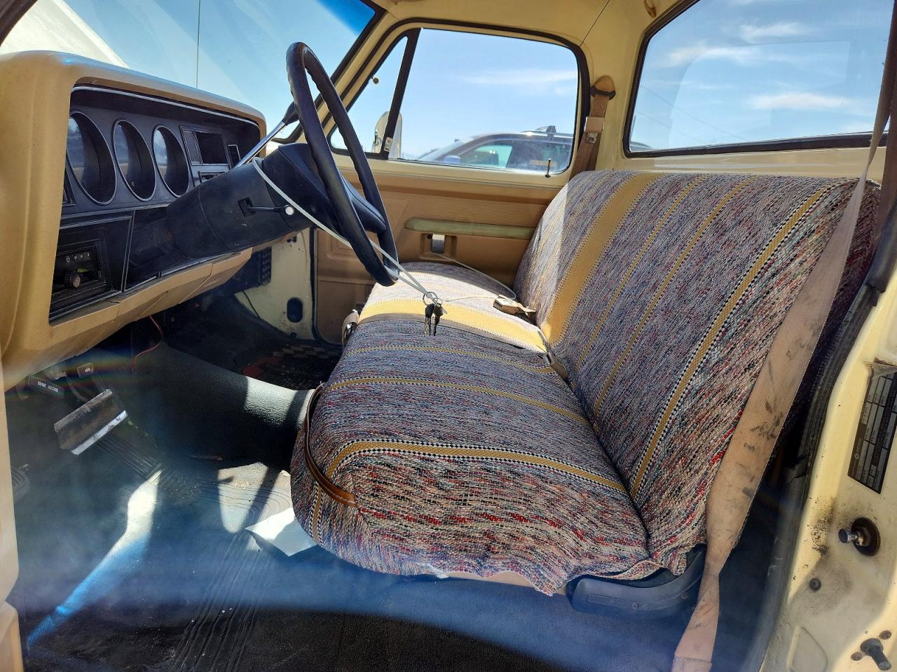 1987 Dodge D-series D150 Кремовый vin: 1B7FD14T1HS457392