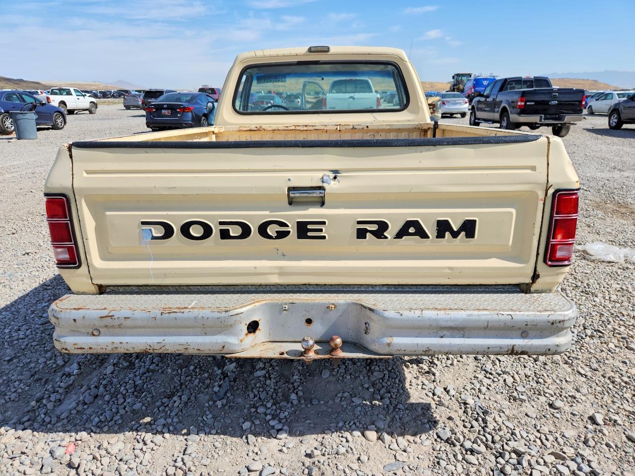 1987 Dodge D-series D150 Кремовый vin: 1B7FD14T1HS457392