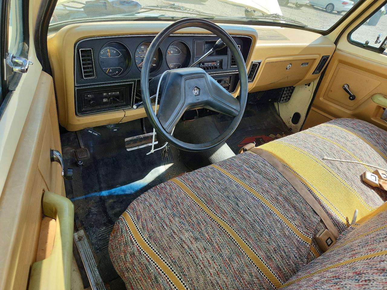 1987 Dodge D-series D150 Кремовый vin: 1B7FD14T1HS457392