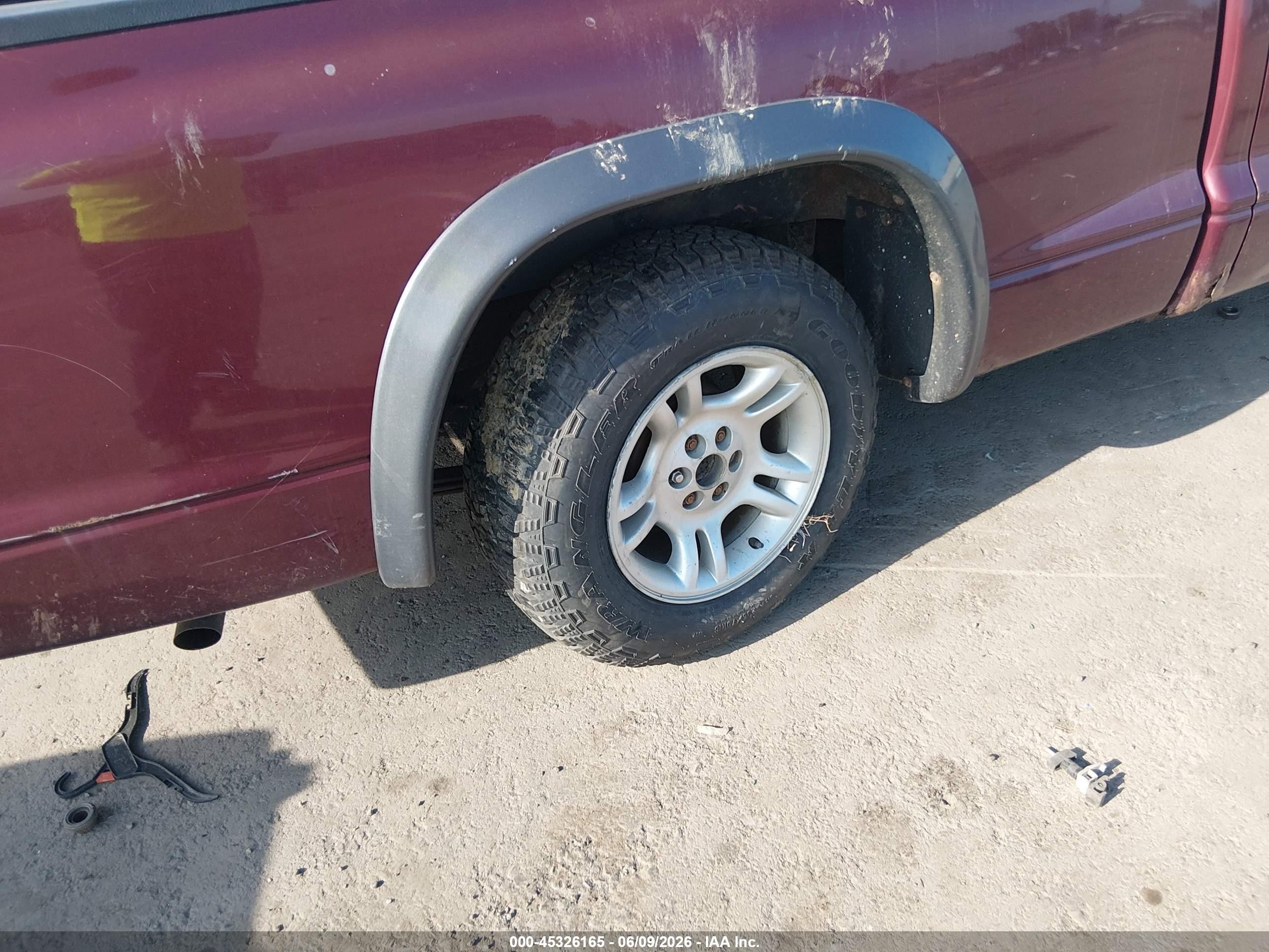 2002 Dodge Dakota   Burgundy vin: 1B7FL16X42S622023