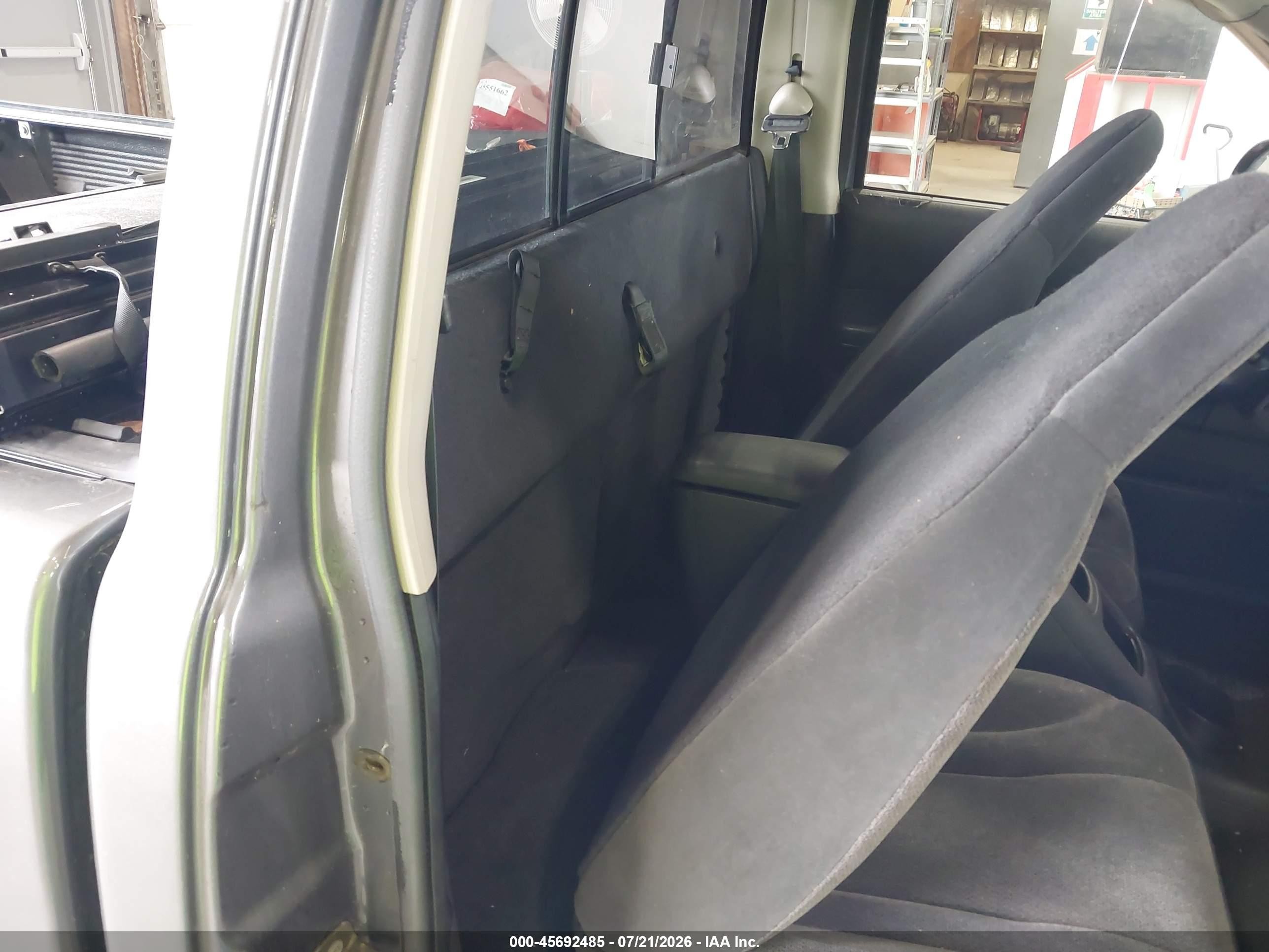2002 Dodge Dakota   Серый vin: 1B7FL16X62S684149
