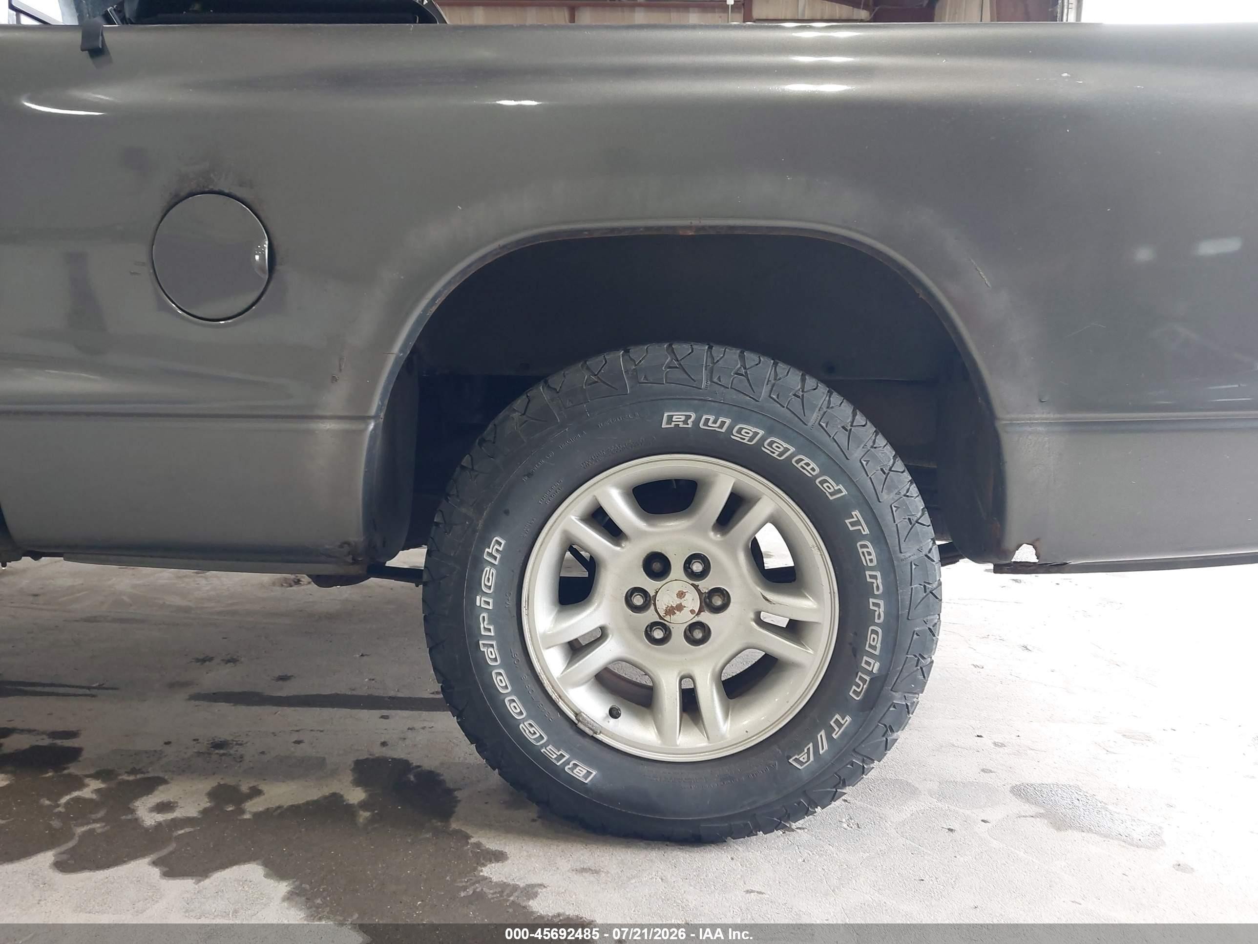 2002 Dodge Dakota   Серый vin: 1B7FL16X62S684149