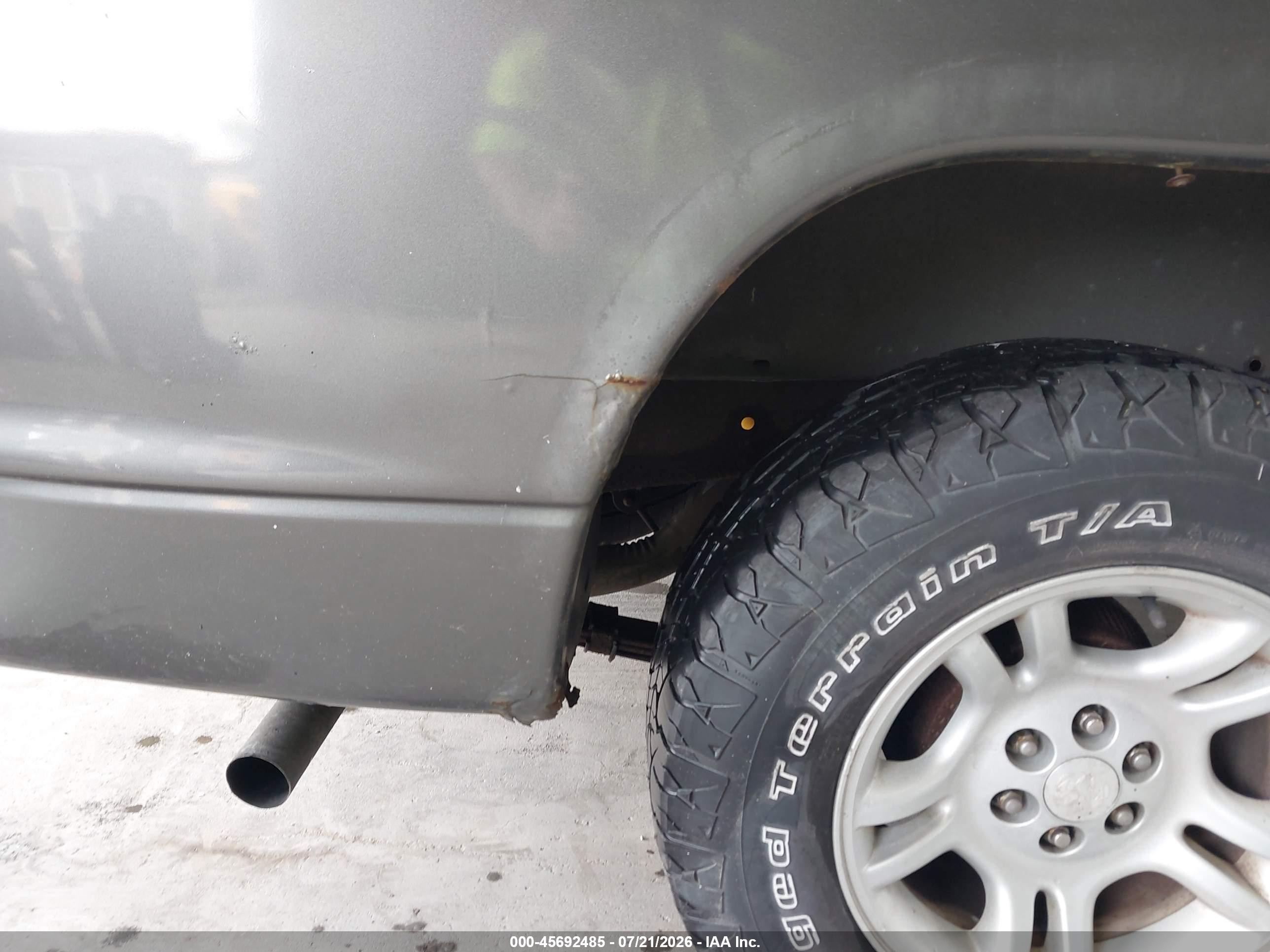 2002 Dodge Dakota   Серый vin: 1B7FL16X62S684149