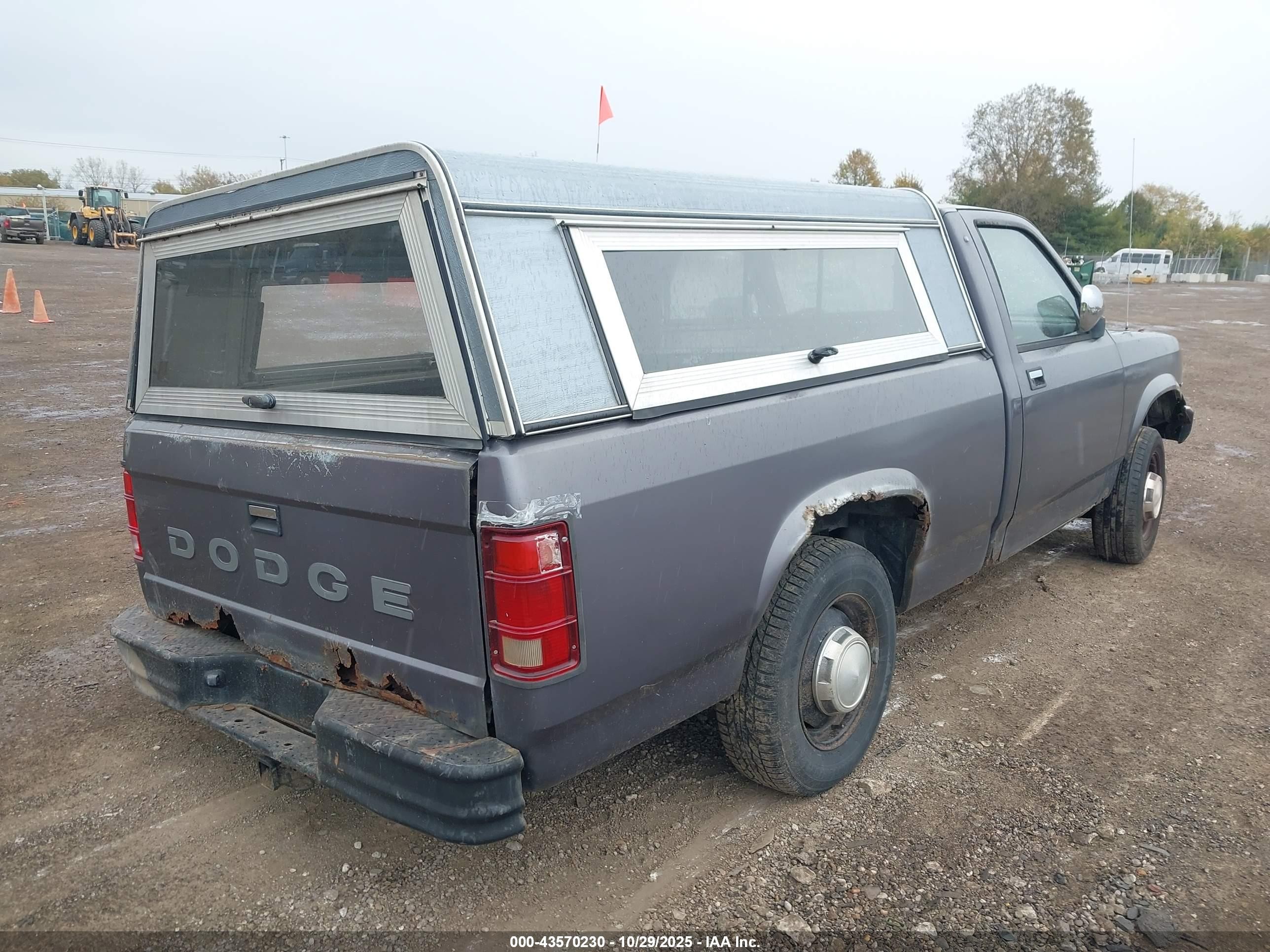 1989 Dodge Dakota   Серый vin: 1B7FL26X0KS138453
