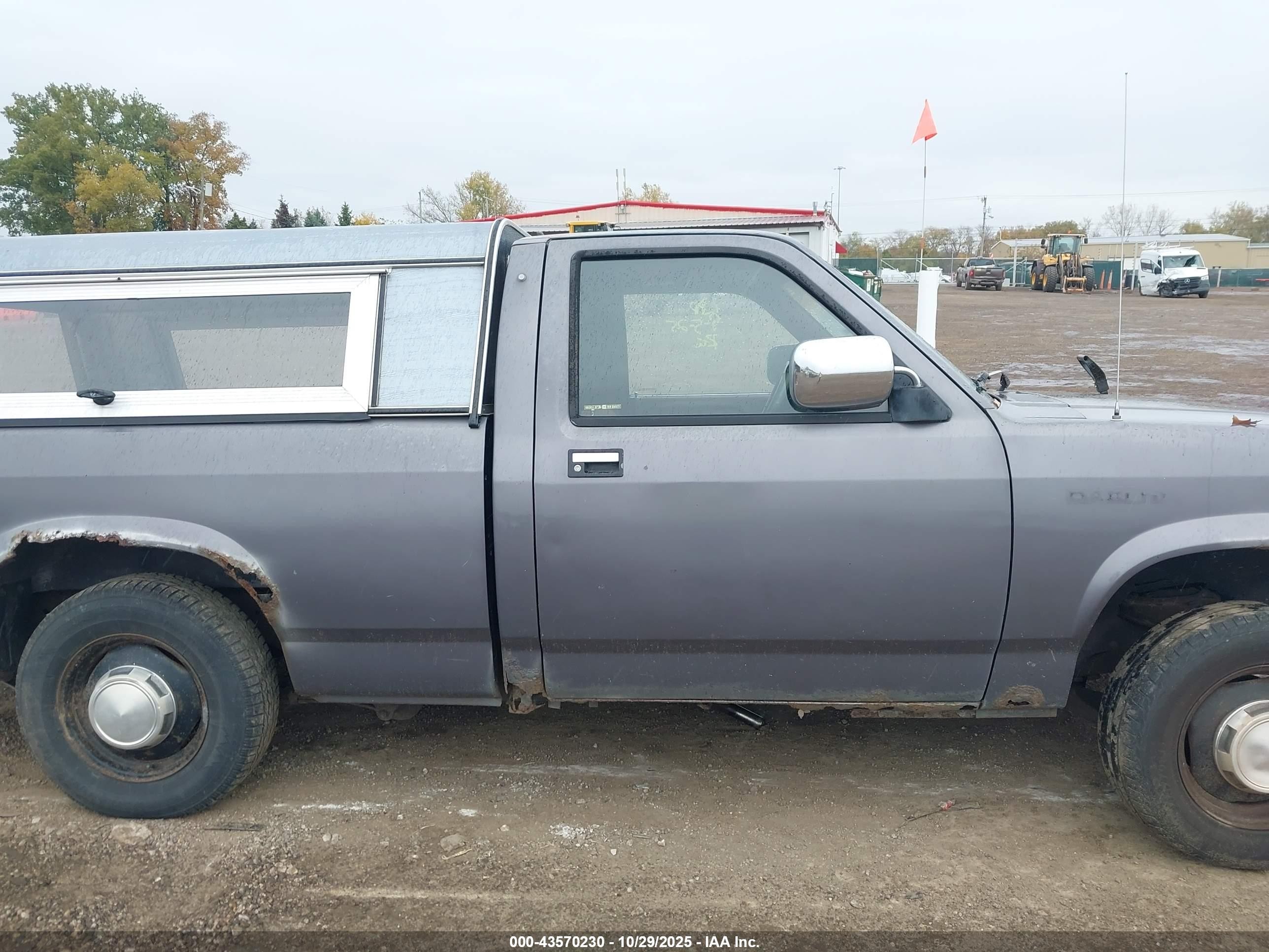 1989 Dodge Dakota   Серый vin: 1B7FL26X0KS138453