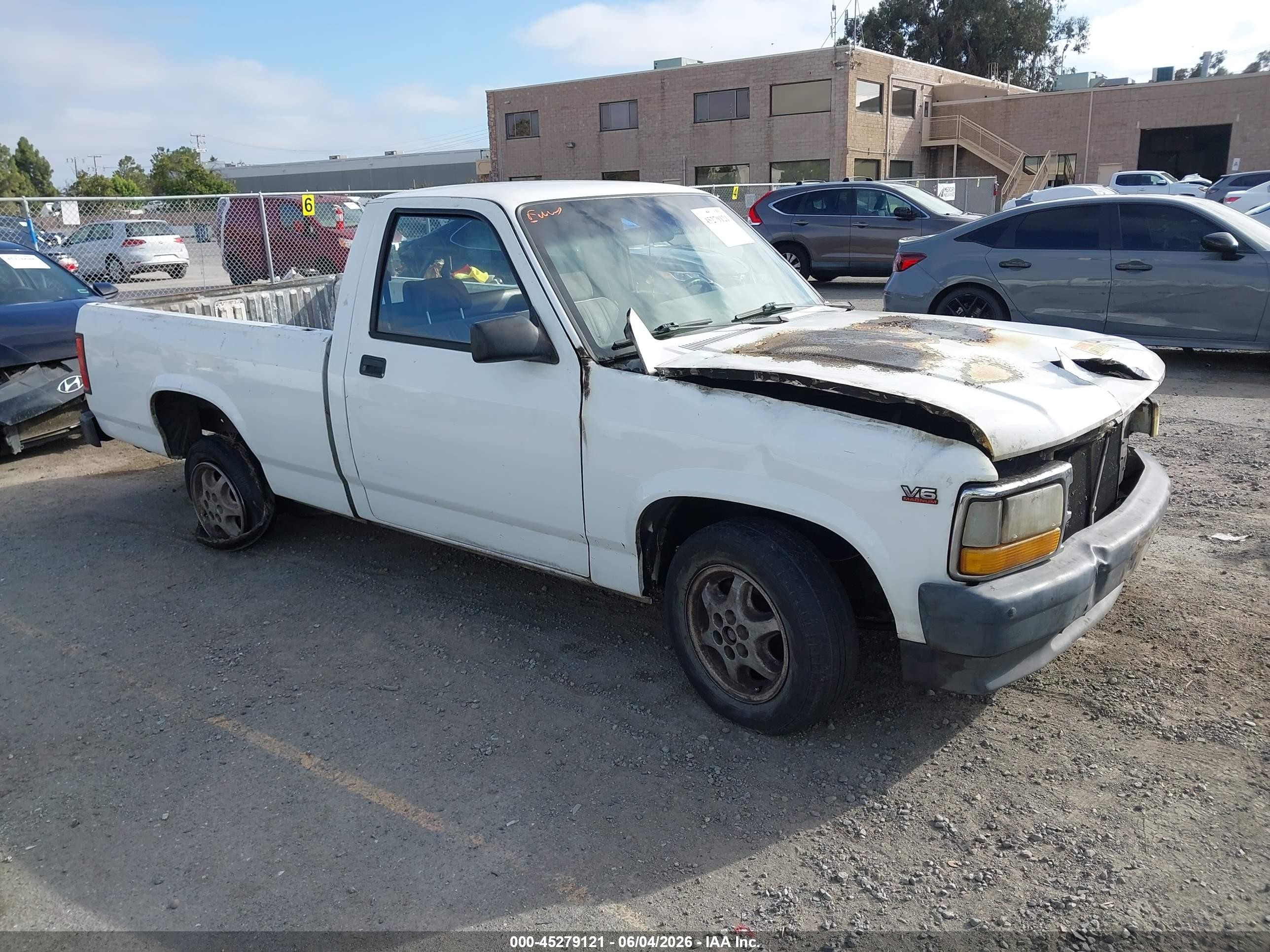 1995 Dodge Dakota   White vin: 1B7FL26X1SW944682