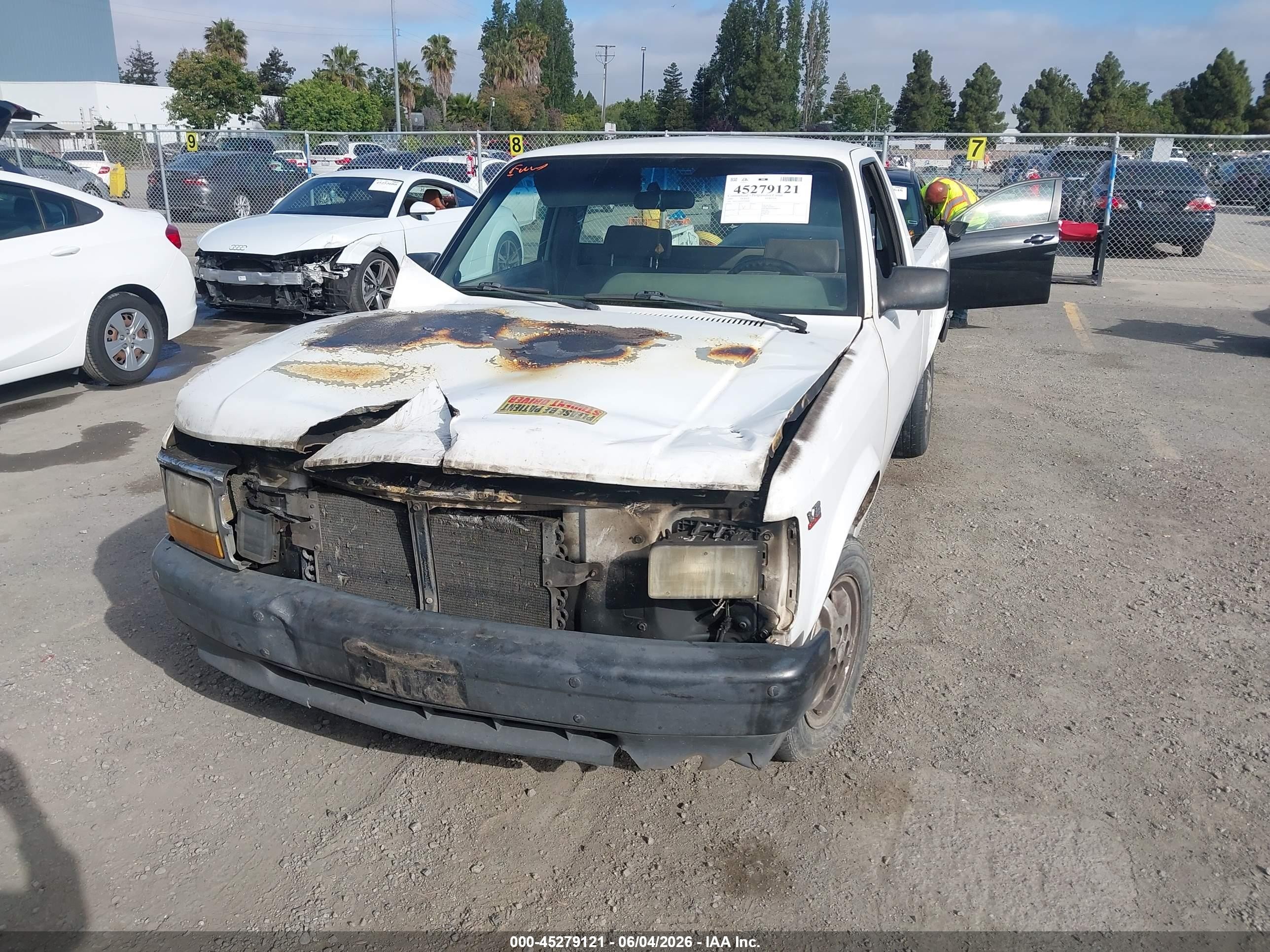 1995 Dodge Dakota   White vin: 1B7FL26X1SW944682