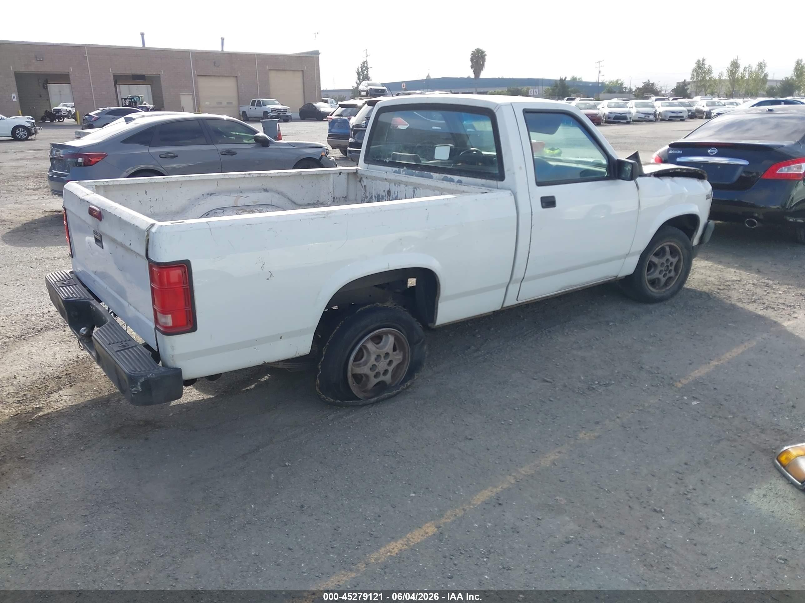 1995 Dodge Dakota   White vin: 1B7FL26X1SW944682