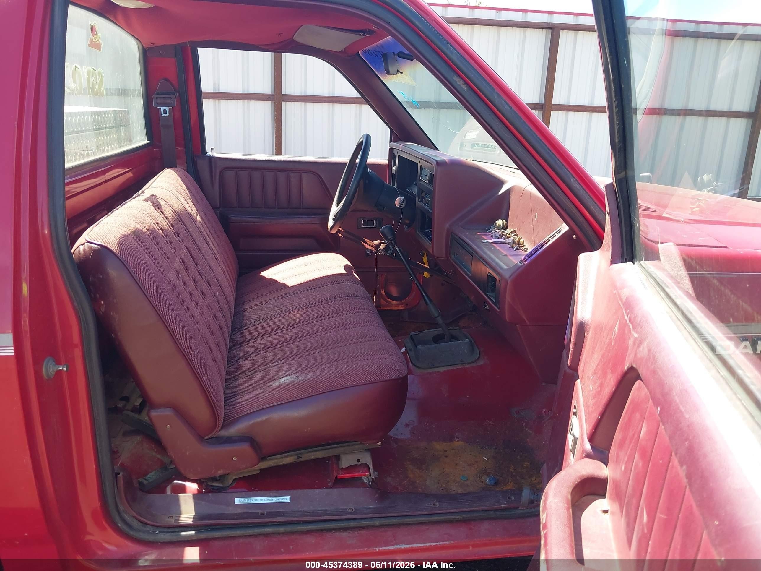 1989 Dodge Dakota   Red vin: 1B7FL26X3KS004570