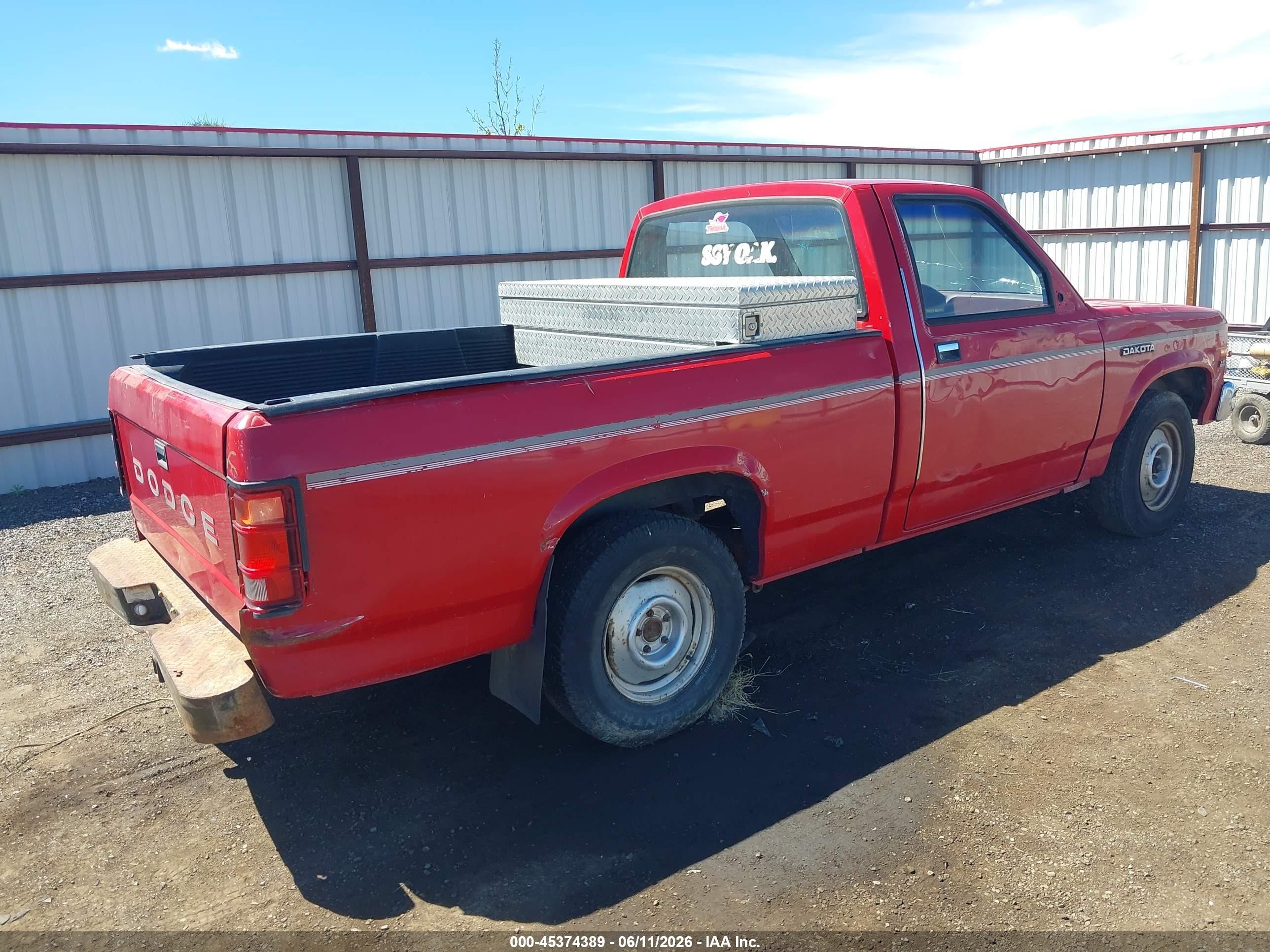 1989 Dodge Dakota   Red vin: 1B7FL26X3KS004570