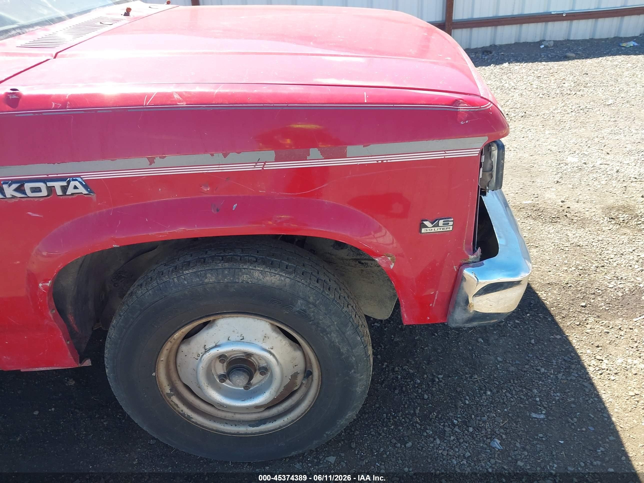 1989 Dodge Dakota   Red vin: 1B7FL26X3KS004570
