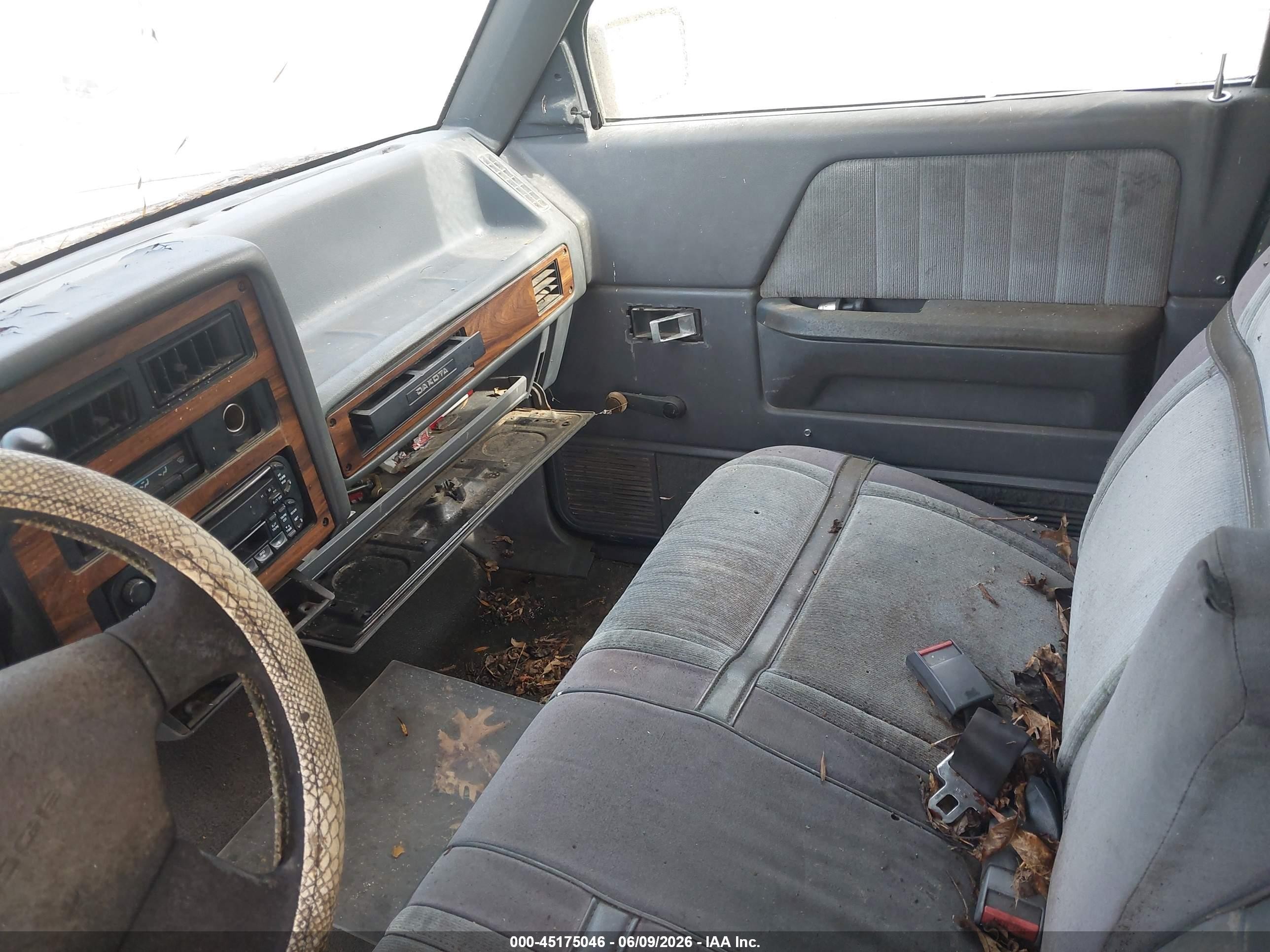 1992 Dodge Dakota   Gray vin: 1B7FL26X3NS539757