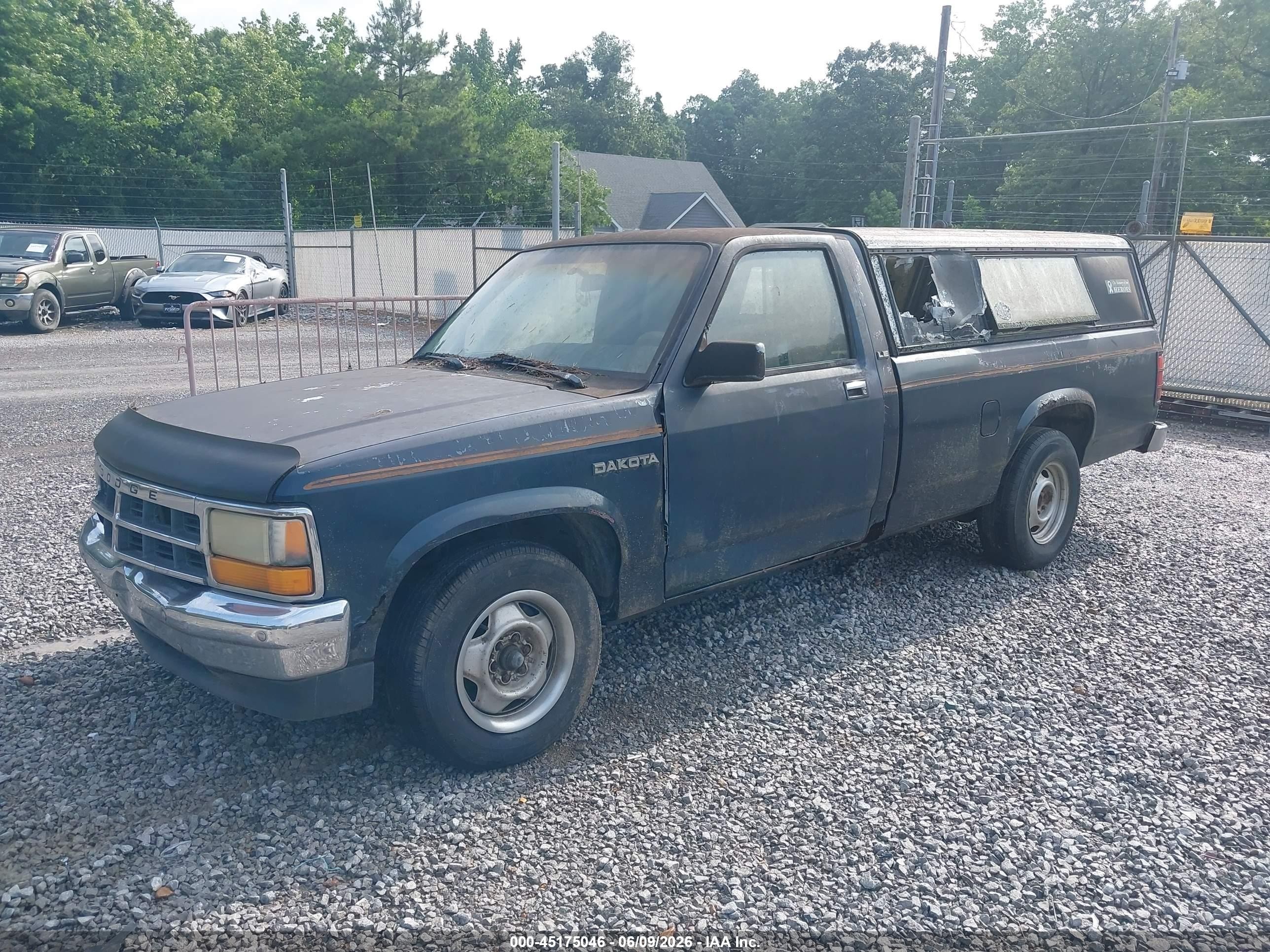1992 Dodge Dakota   Gray vin: 1B7FL26X3NS539757
