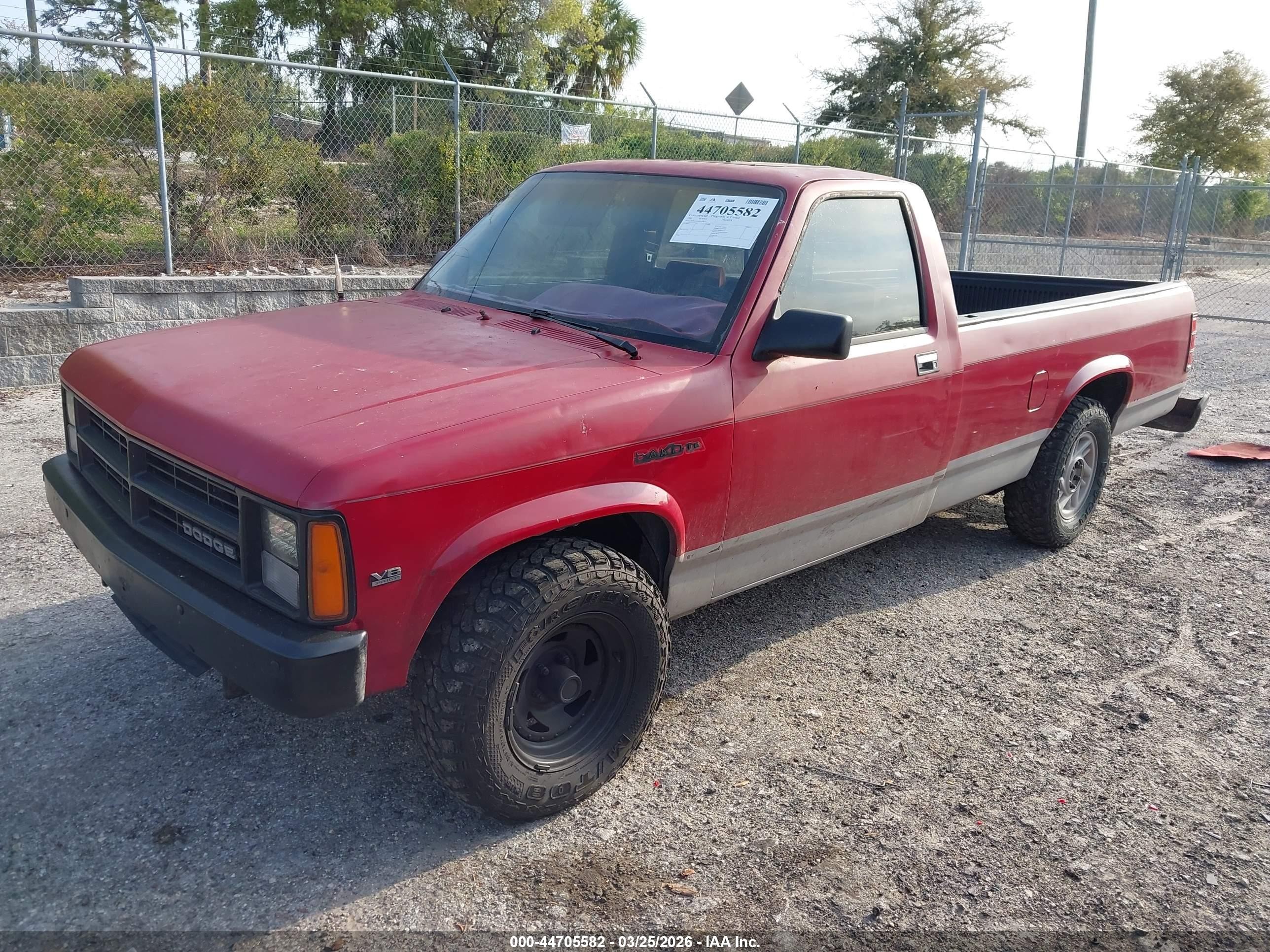 1989 Dodge Dakota   Red vin: 1B7FL26X4KS158673