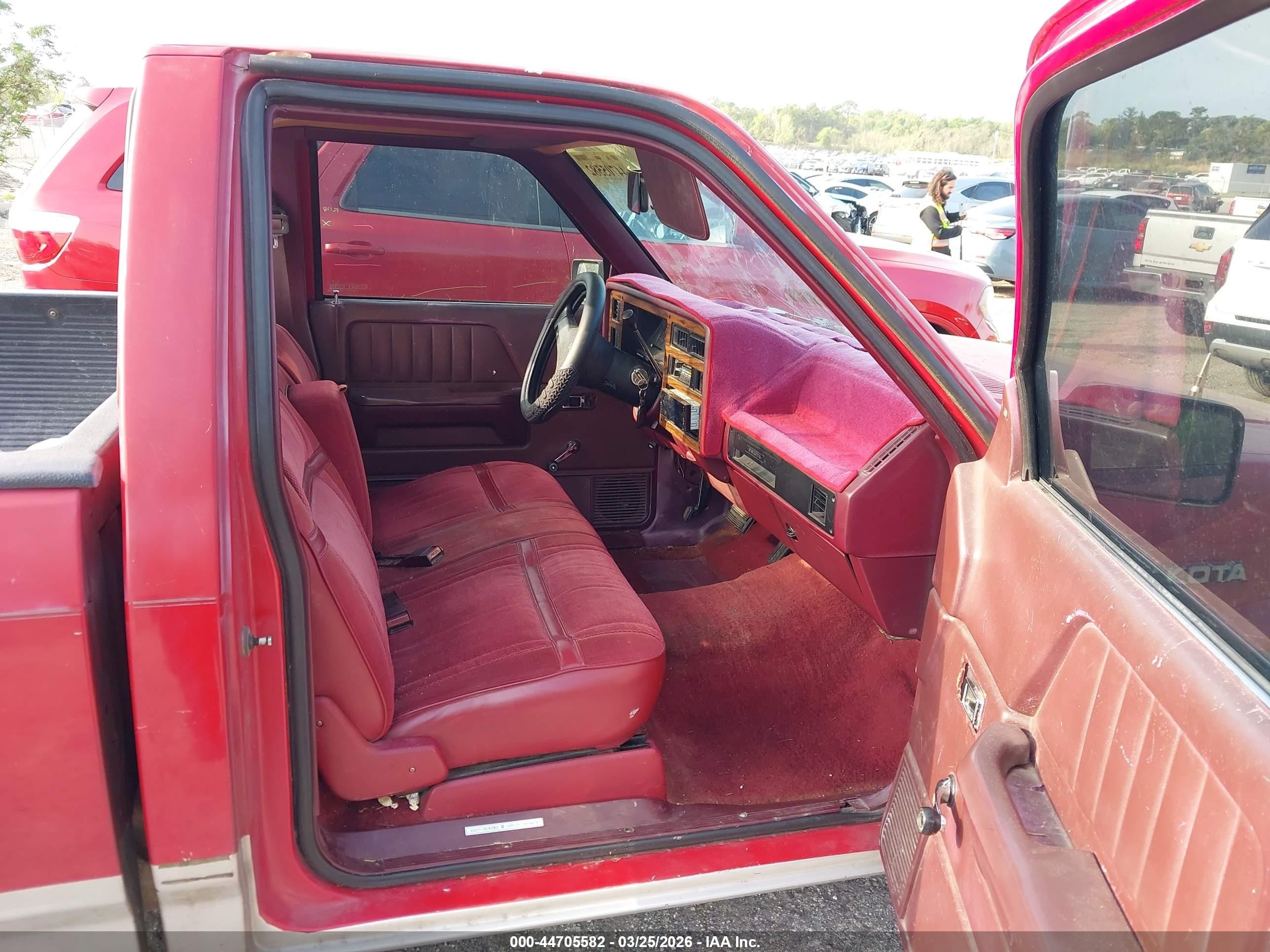 1989 Dodge Dakota   Red vin: 1B7FL26X4KS158673