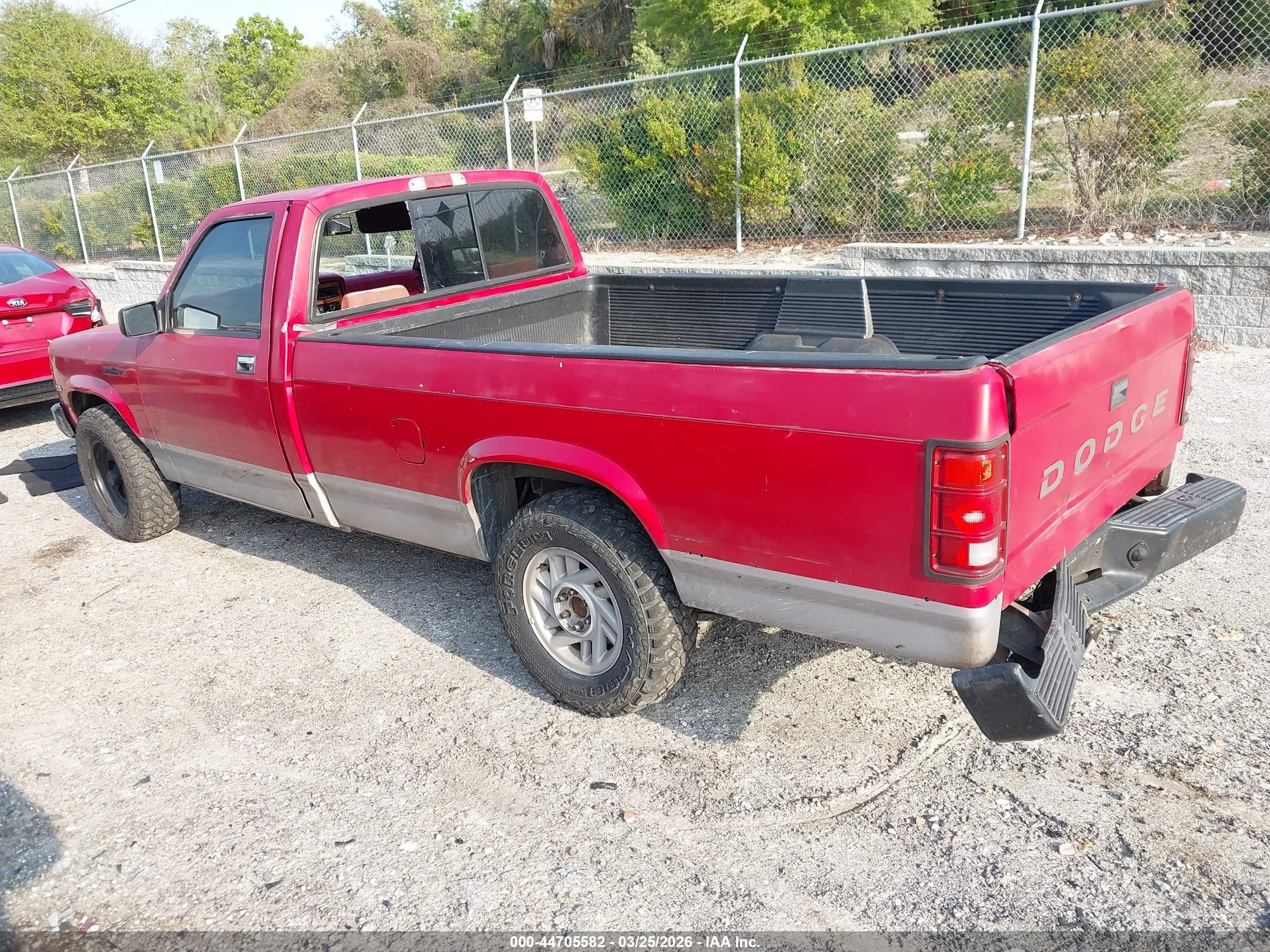 1989 Dodge Dakota   Red vin: 1B7FL26X4KS158673