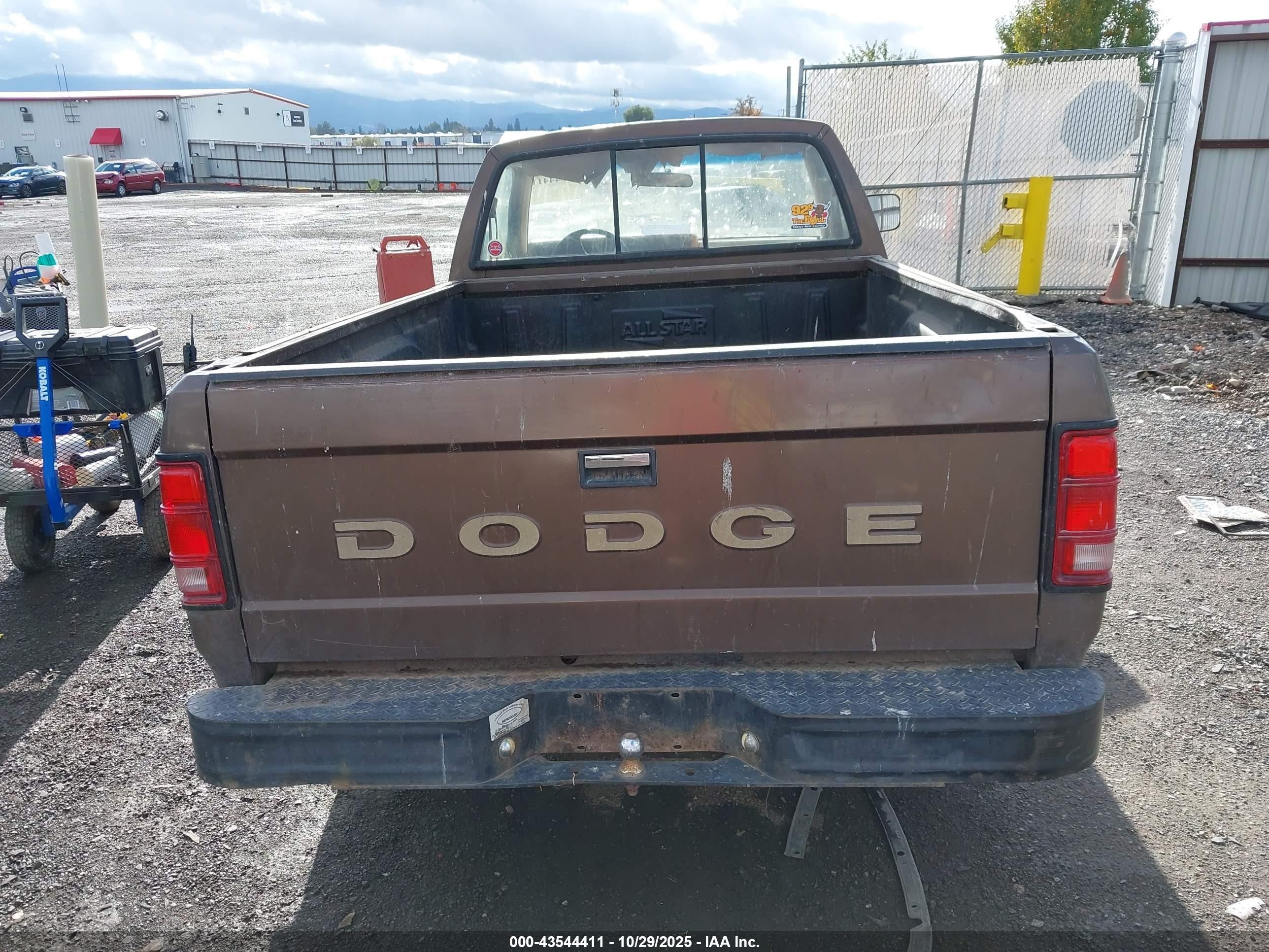 1989 Dodge Dakota   Brown vin: 1B7FL26X5KS160822