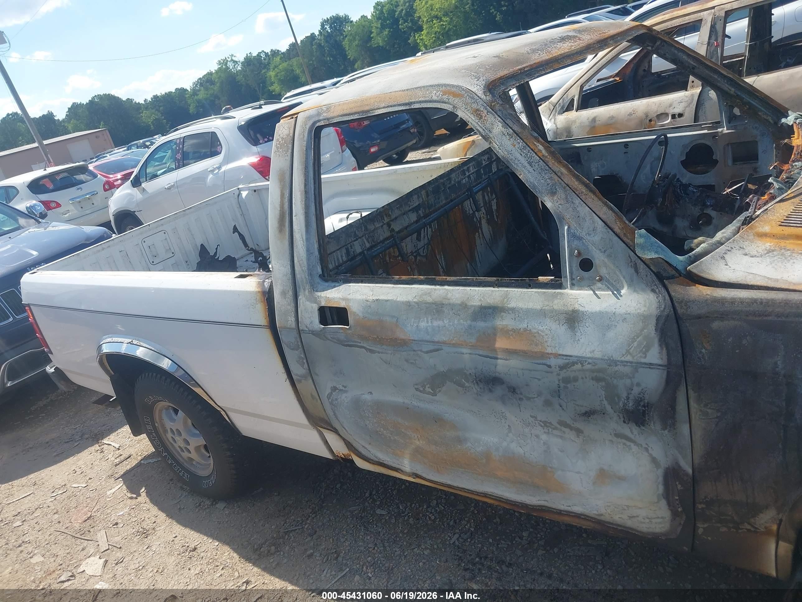 1995 Dodge Dakota   Белый vin: 1B7FL26X6SW945715