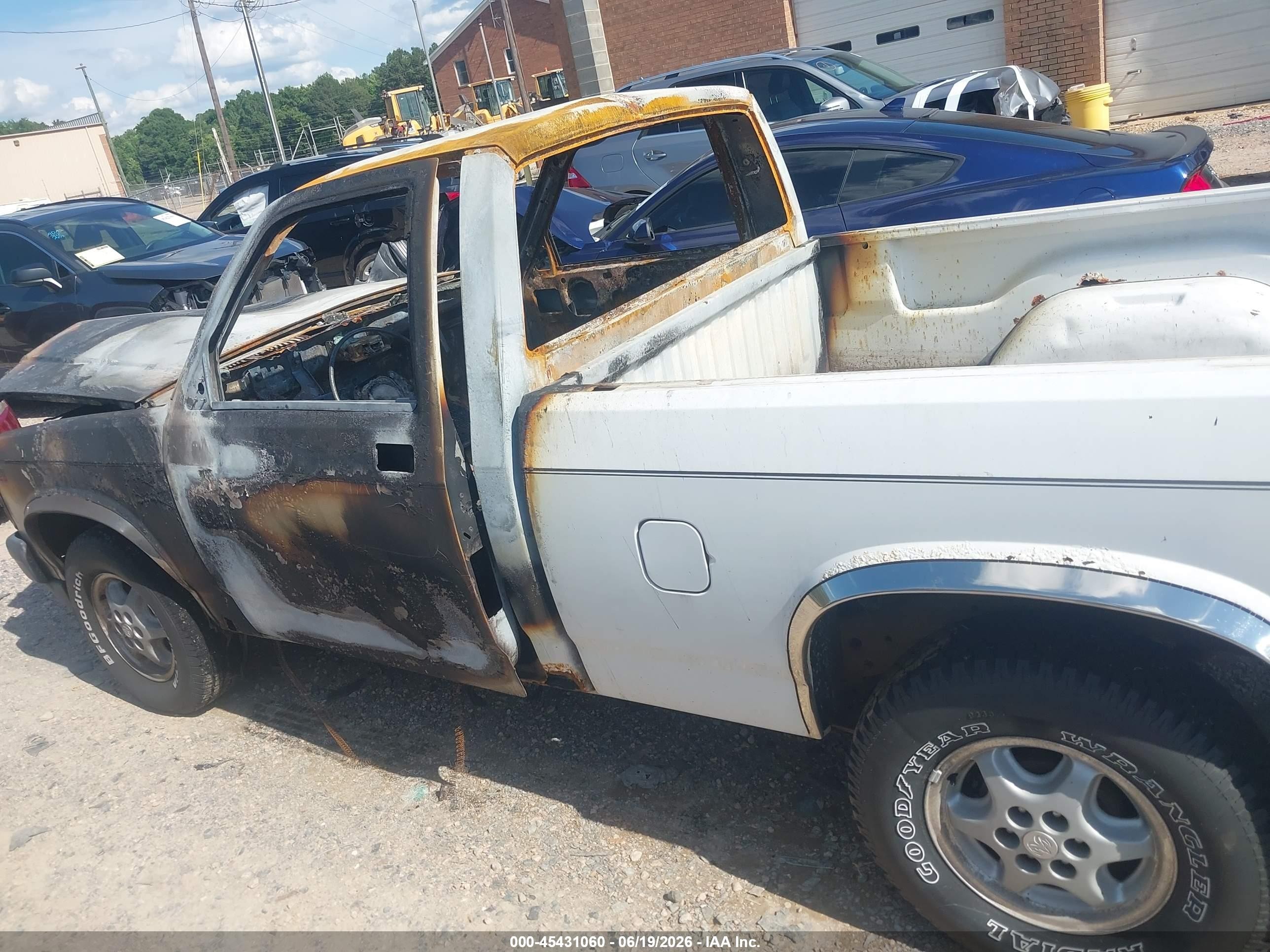 1995 Dodge Dakota   Белый vin: 1B7FL26X6SW945715