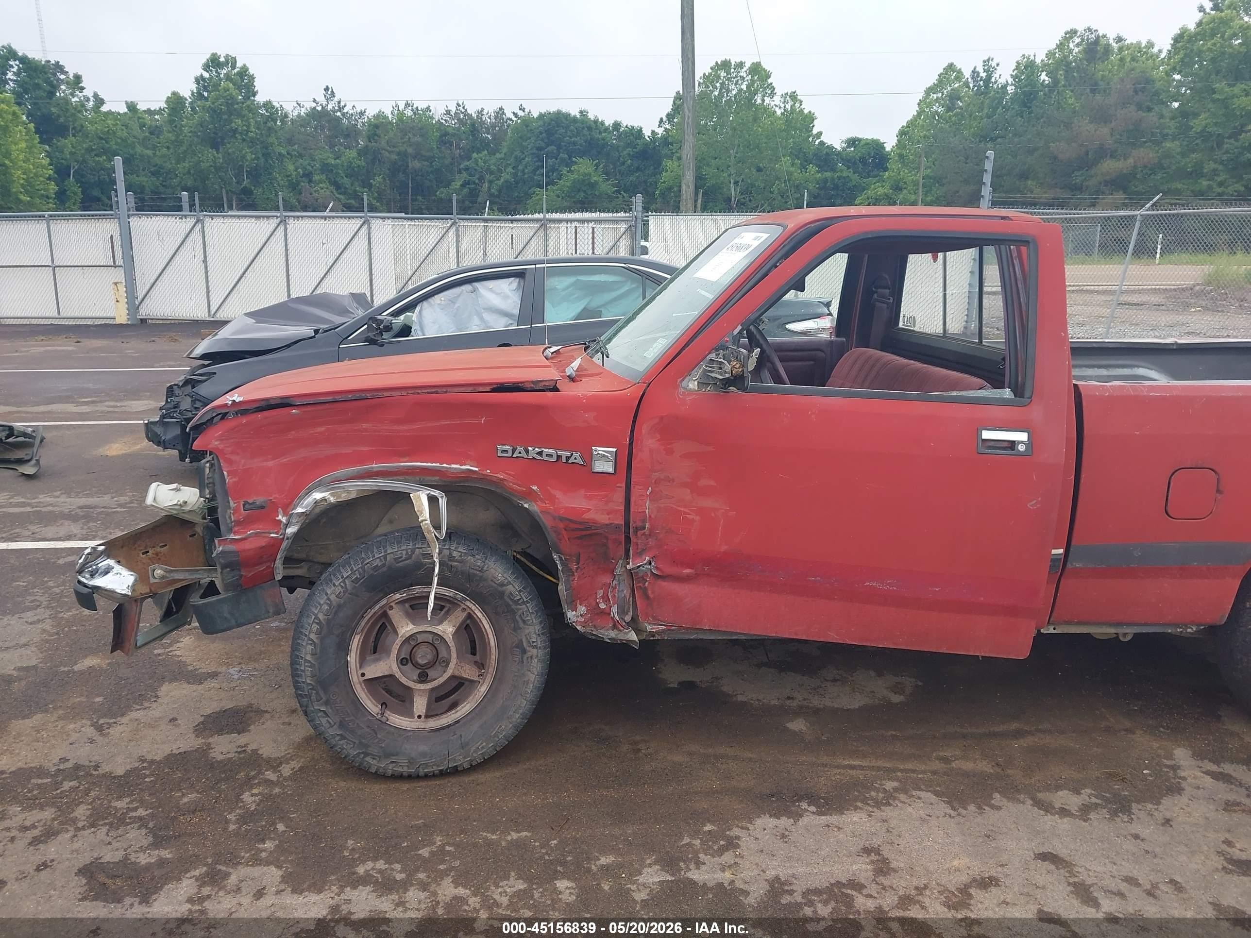 1989 Dodge Dakota   Red vin: 1B7FL26X7KS012333