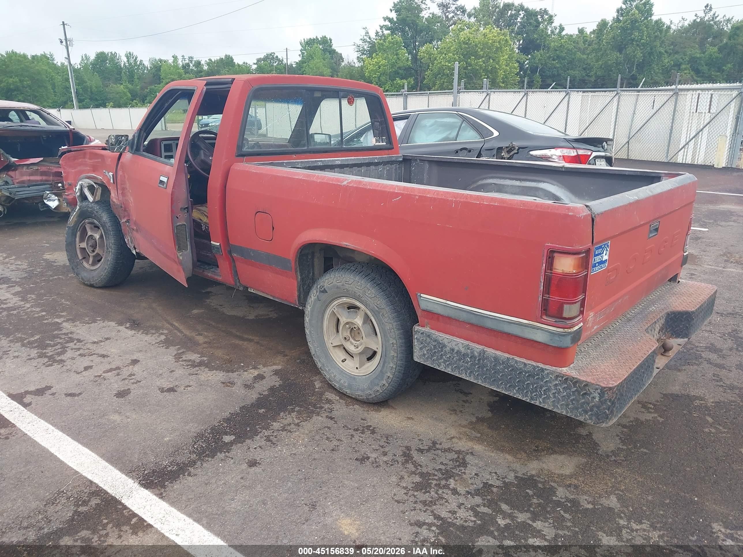 1989 Dodge Dakota   Red vin: 1B7FL26X7KS012333