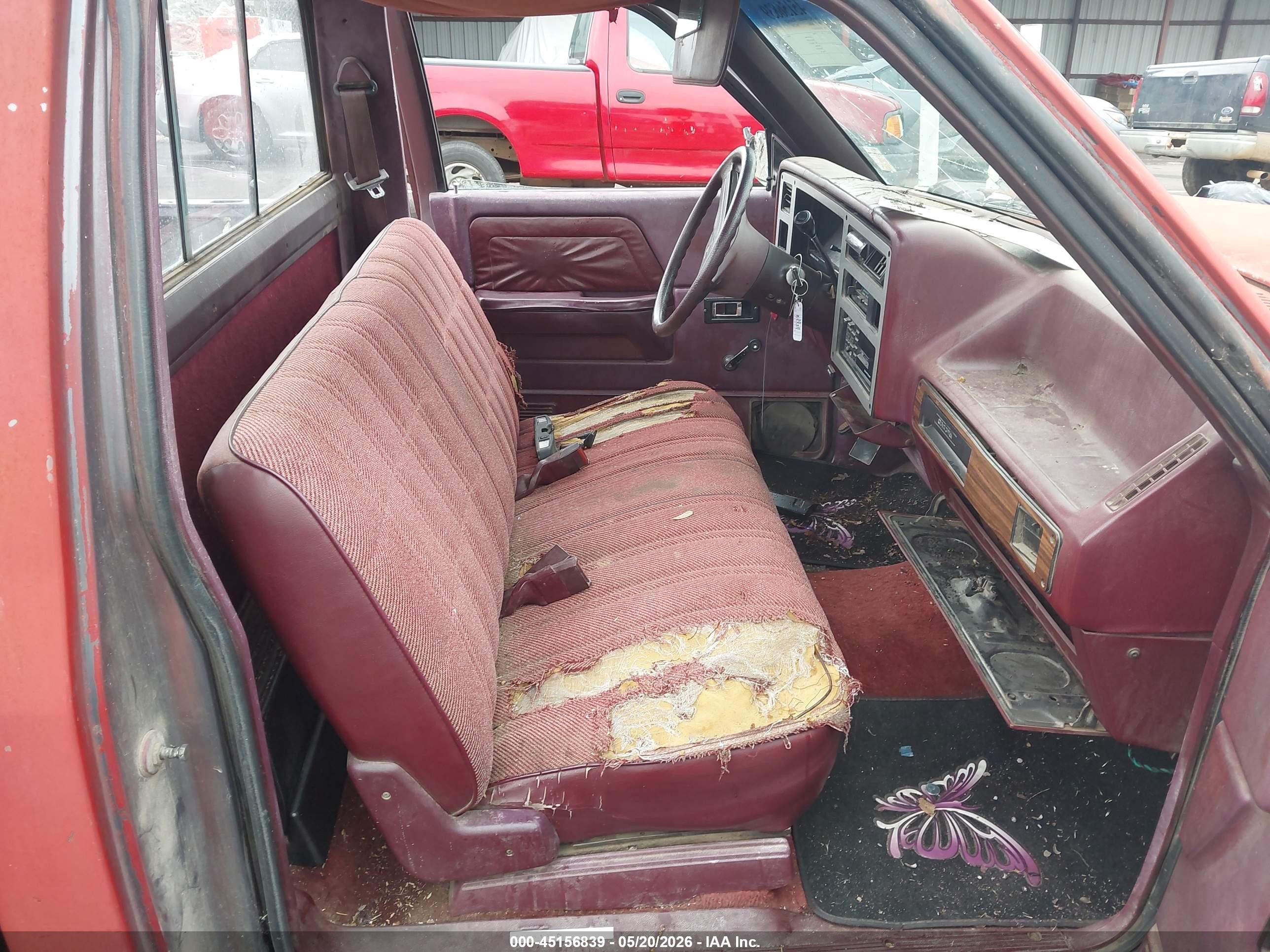 1989 Dodge Dakota   Red vin: 1B7FL26X7KS012333