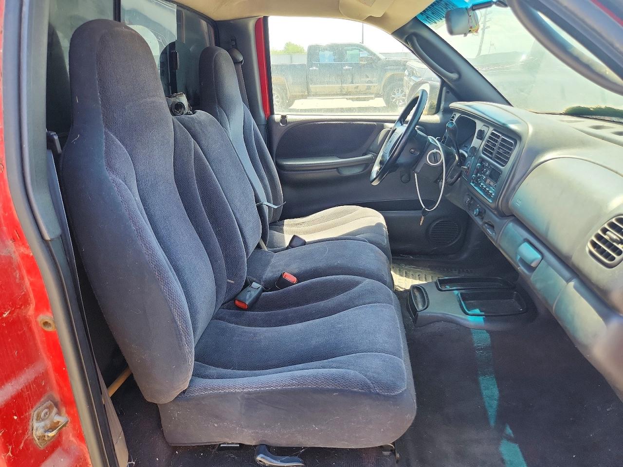 2000 Dodge Dakota Red vin: 1B7FL26X8YS742647
