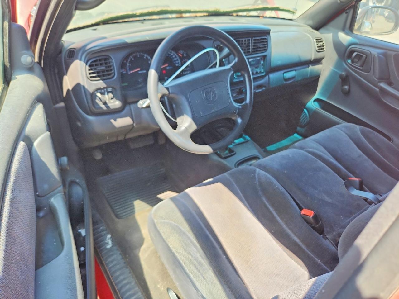2000 Dodge Dakota Red vin: 1B7FL26X8YS742647