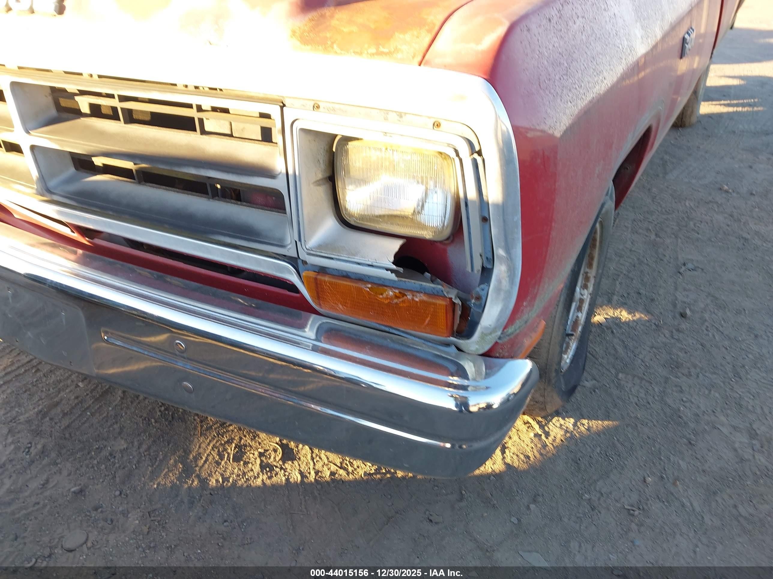1990 Dodge D-series D150s Красный vin: 1B7GE06Y3LS657431