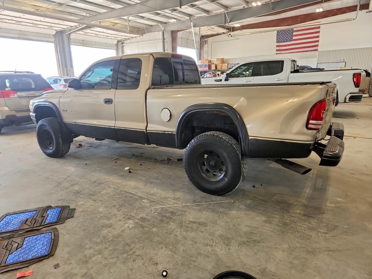 2002 Dodge Dakota Base Tan vin: 1B7GG12X32S701021