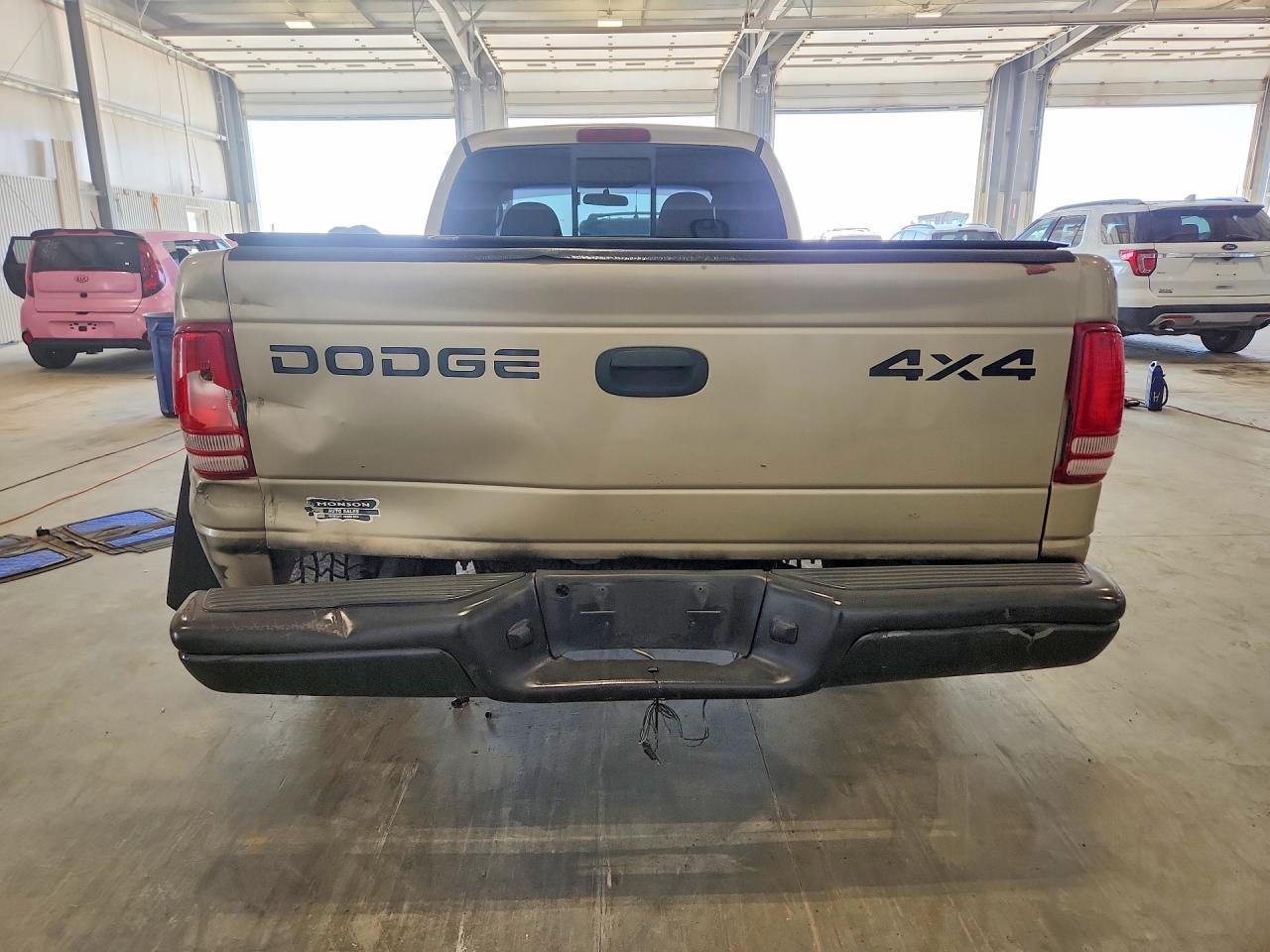 2002 Dodge Dakota Base Tan vin: 1B7GG12X32S701021