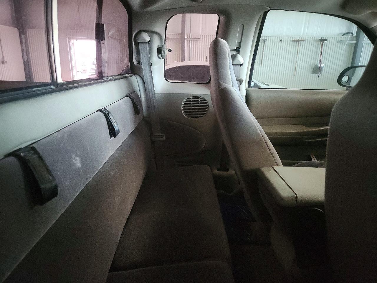 2002 Dodge Dakota Base Tan vin: 1B7GG12X32S701021