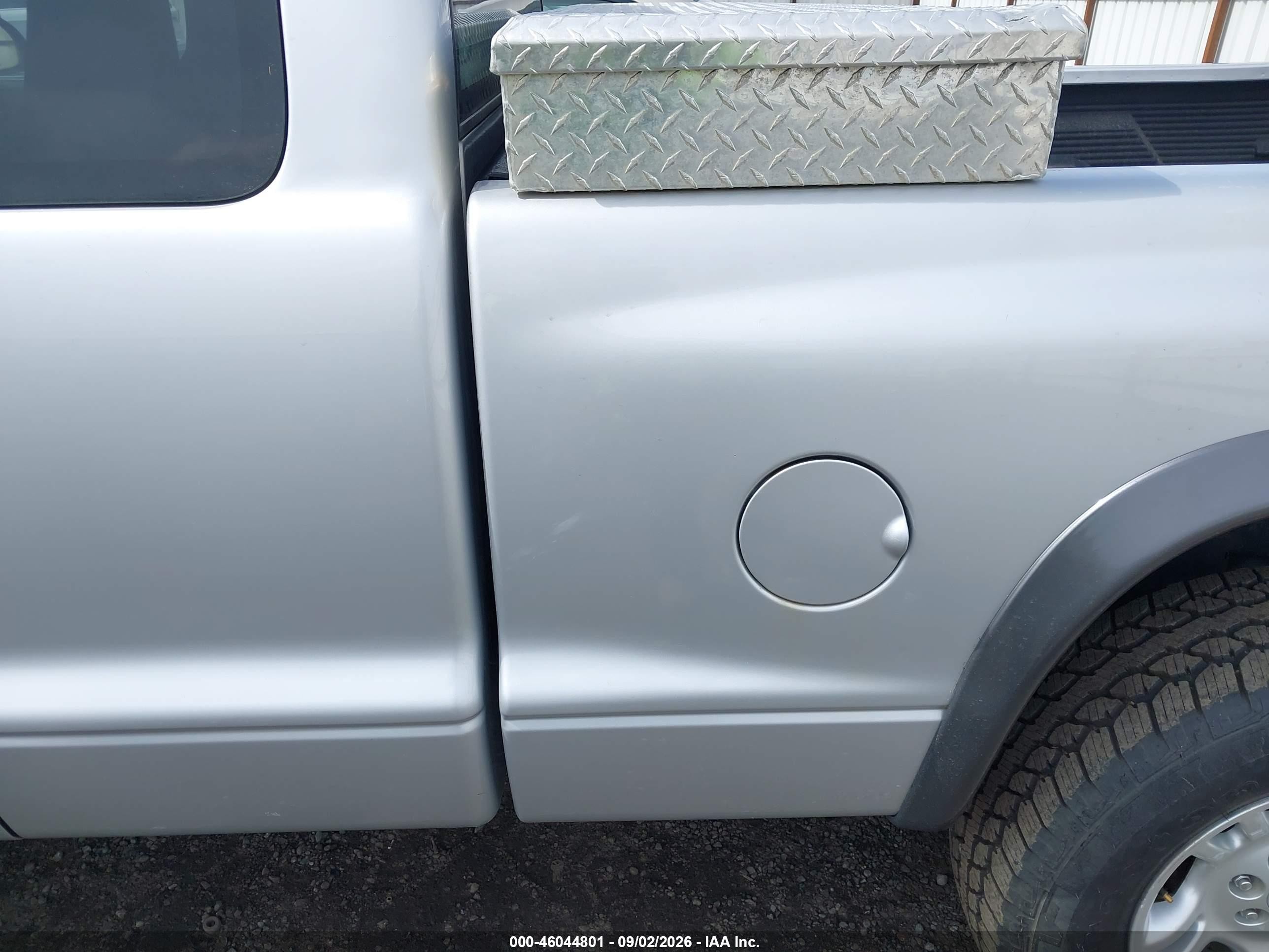 2002 Dodge Dakota   Silver vin: 1B7GG12XX2S600655