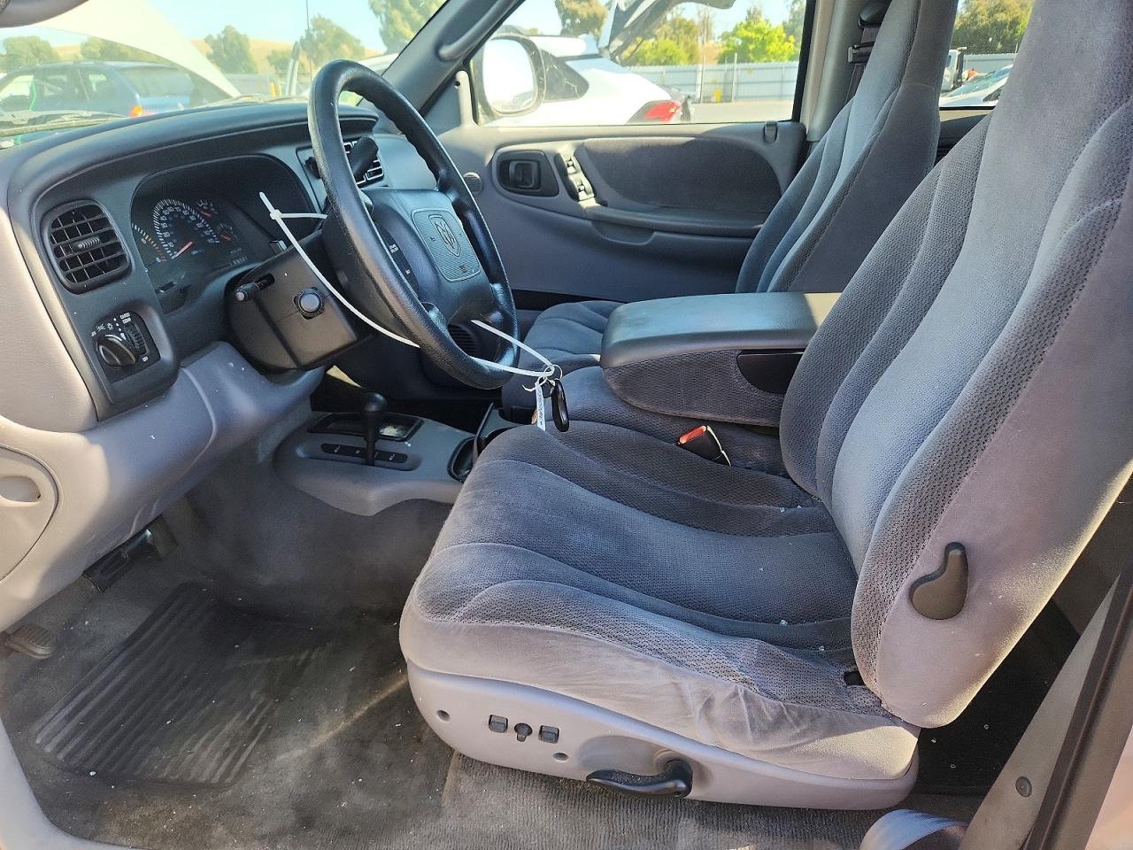 2000 Dodge Dakota Серебряный vin: 1B7GG22X9YS611659