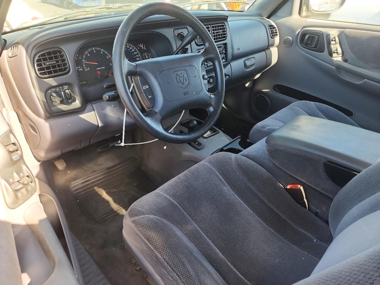 2000 Dodge Dakota Серебряный vin: 1B7GG22X9YS611659