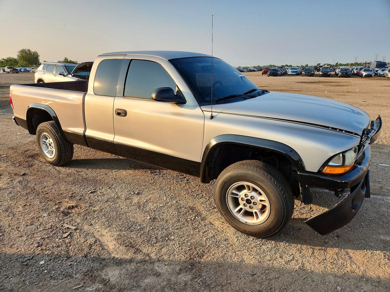 2000 Dodge Dakota Серебряный vin: 1B7GG22XXYS530167