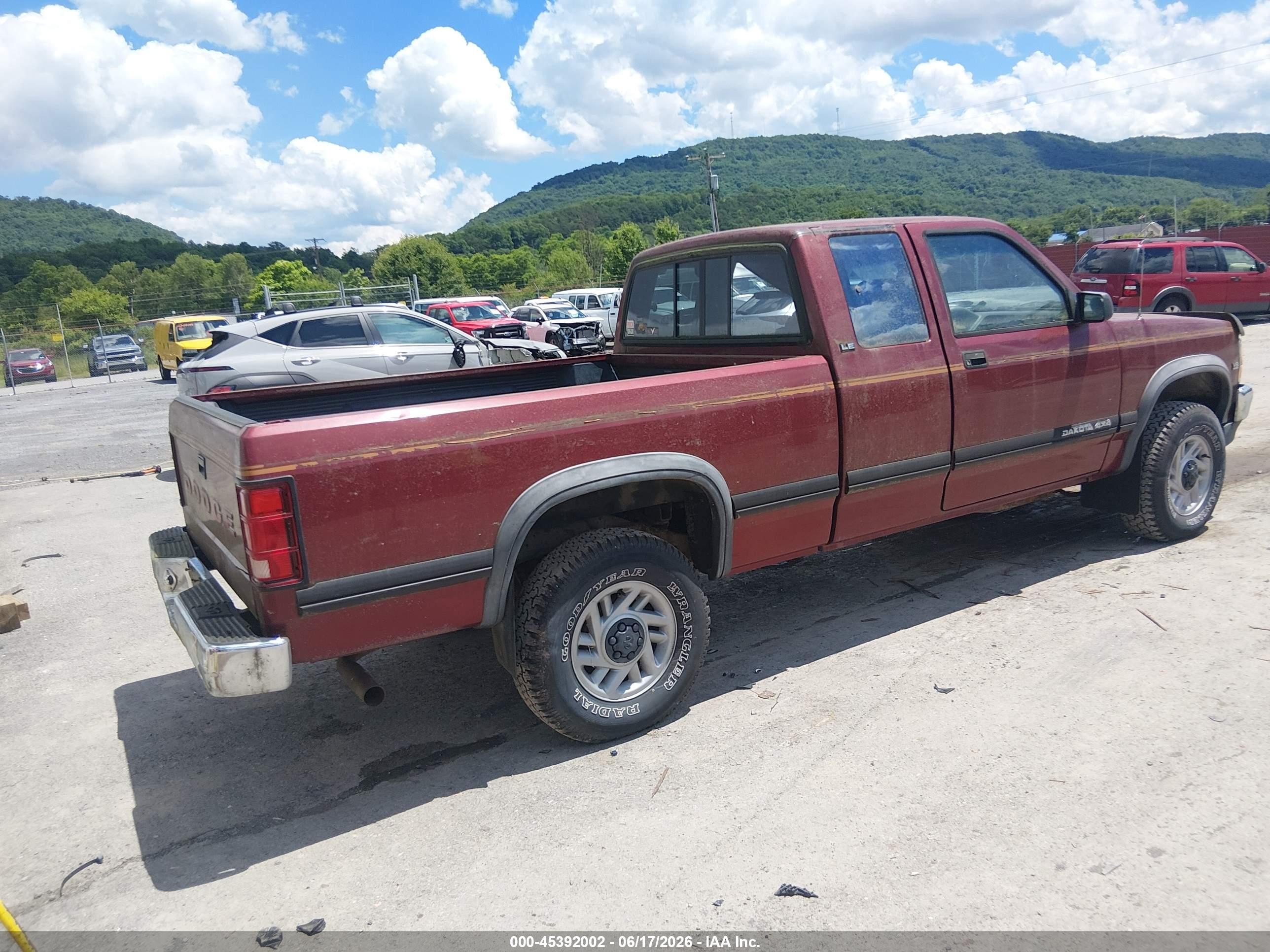 1993 Dodge Dakota   Burgundy vin: 1B7GG23Y0PS290570