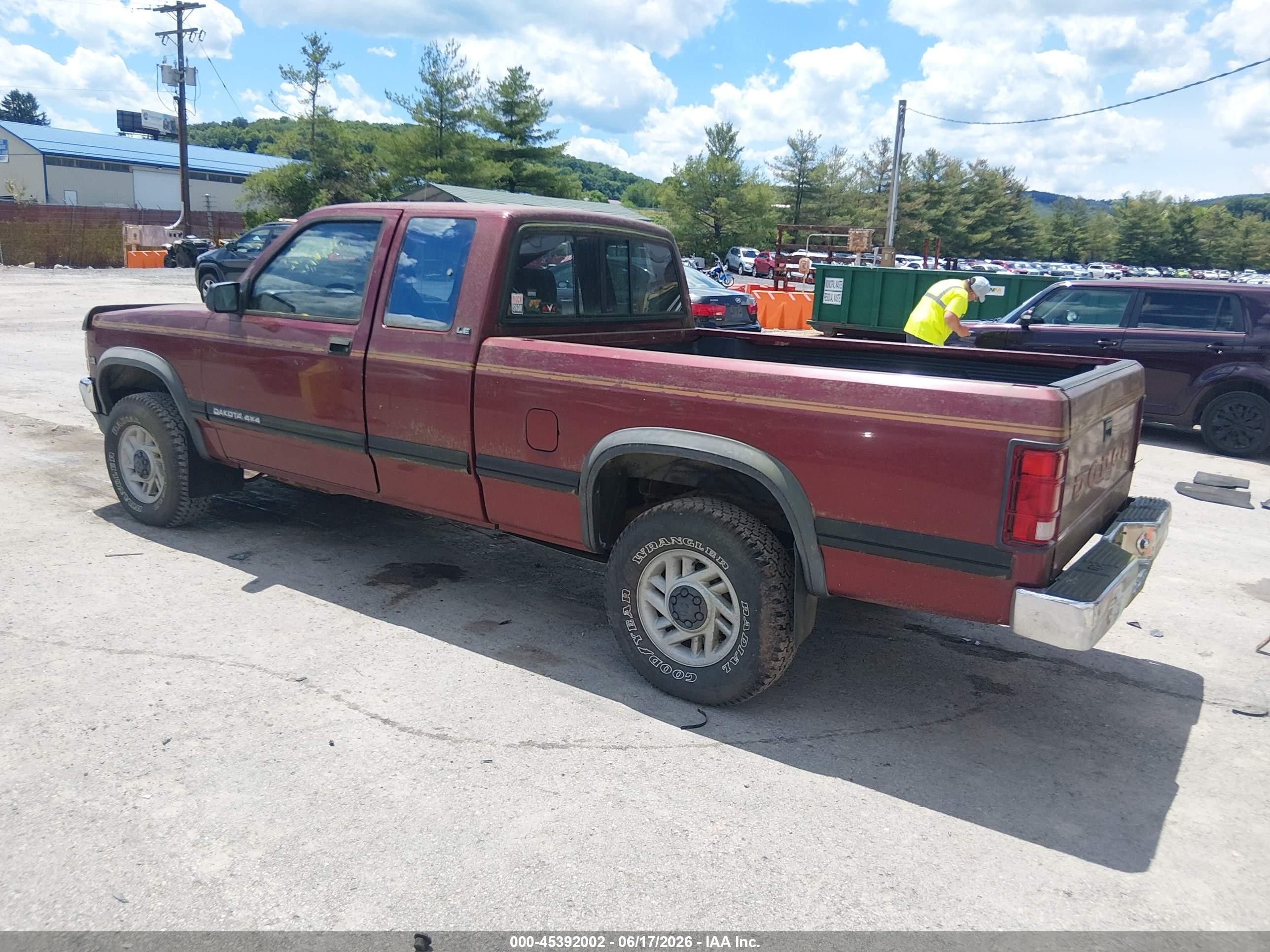 1993 Dodge Dakota   Burgundy vin: 1B7GG23Y0PS290570