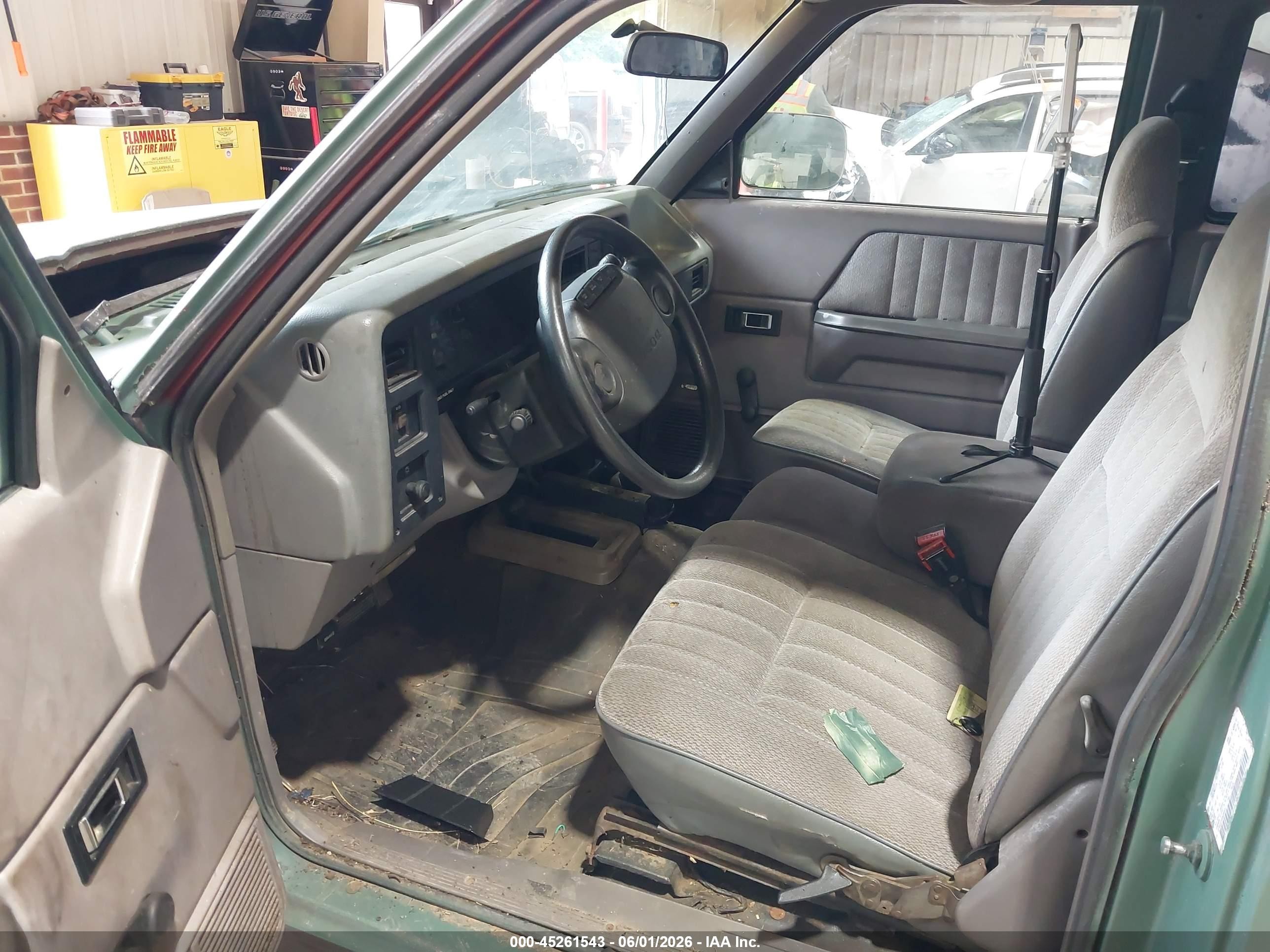 1995 Dodge Dakota   Green vin: 1B7GG23Y5SW940317