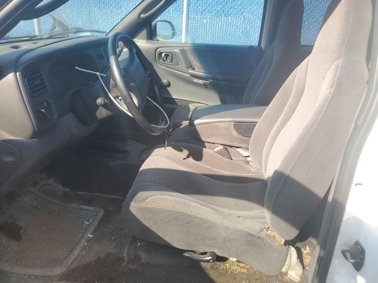 2000 Dodge Dakota Серый vin: 1B7GL22X6YS667232